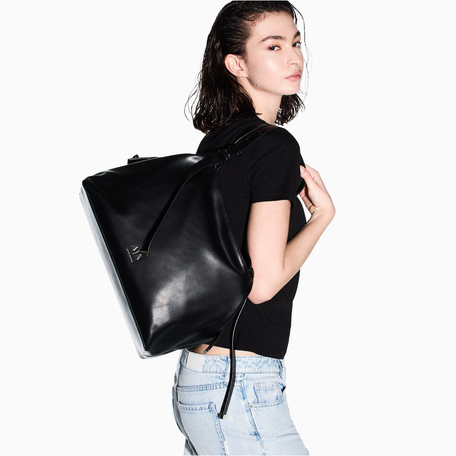 Дамска чанта Armani Exchange Women Shoulder Bag XW002603 AF19902 UC001 Model View