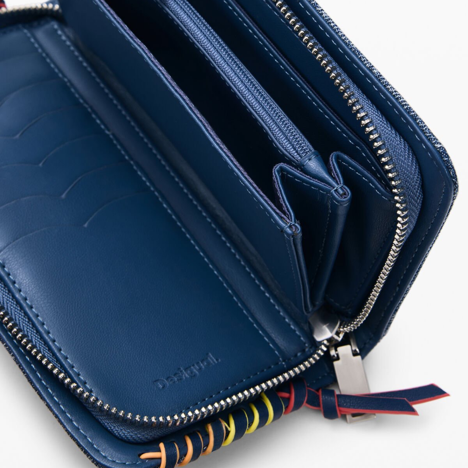 Дамско портмоне Desigual Women Wallet 26SAYD05 5005U Inside View