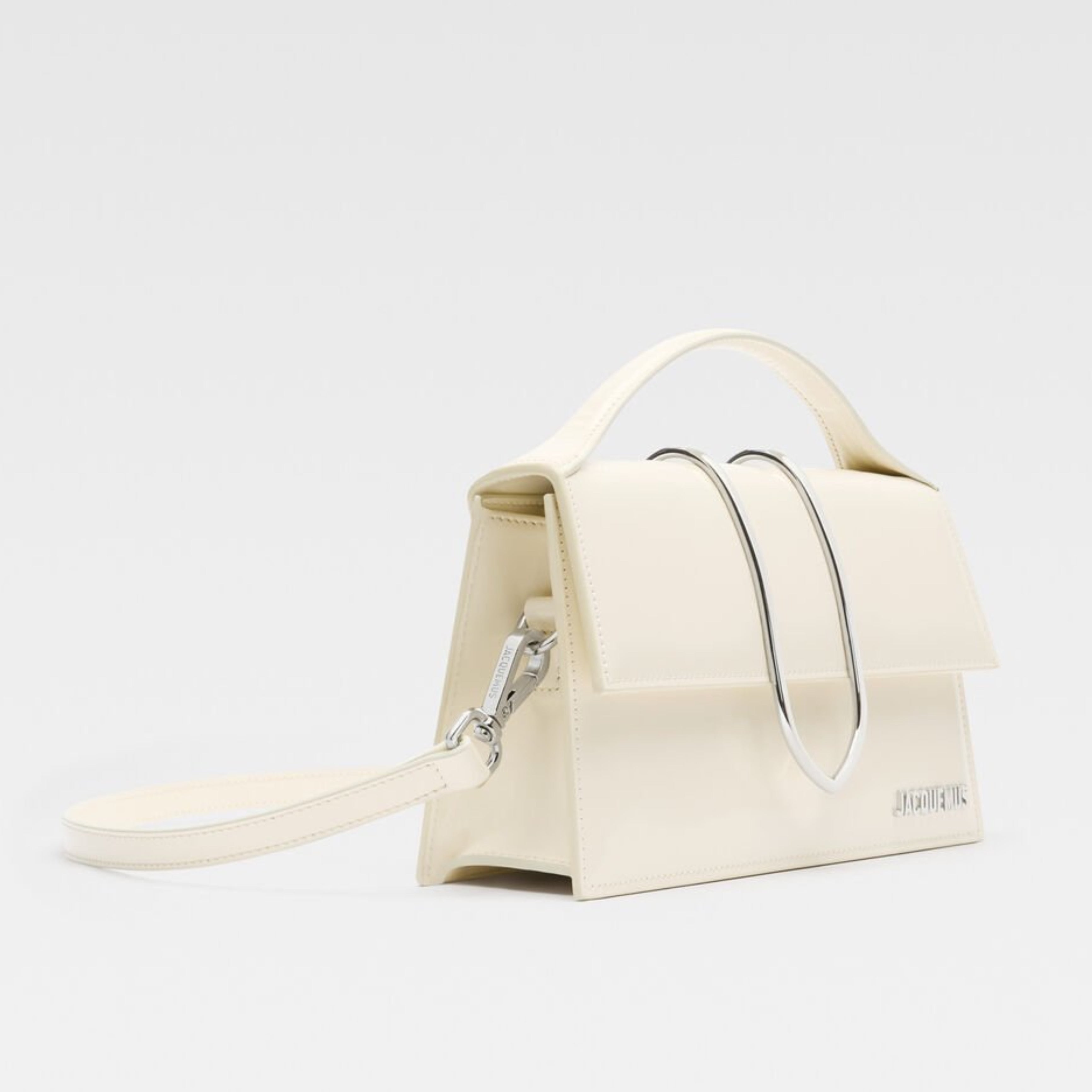 Дамска чанта Women’s shoulder bag Jacquemus Le Grand Bambino LA CROISIÈRE 243BA4063128115 Light Ivory angled view