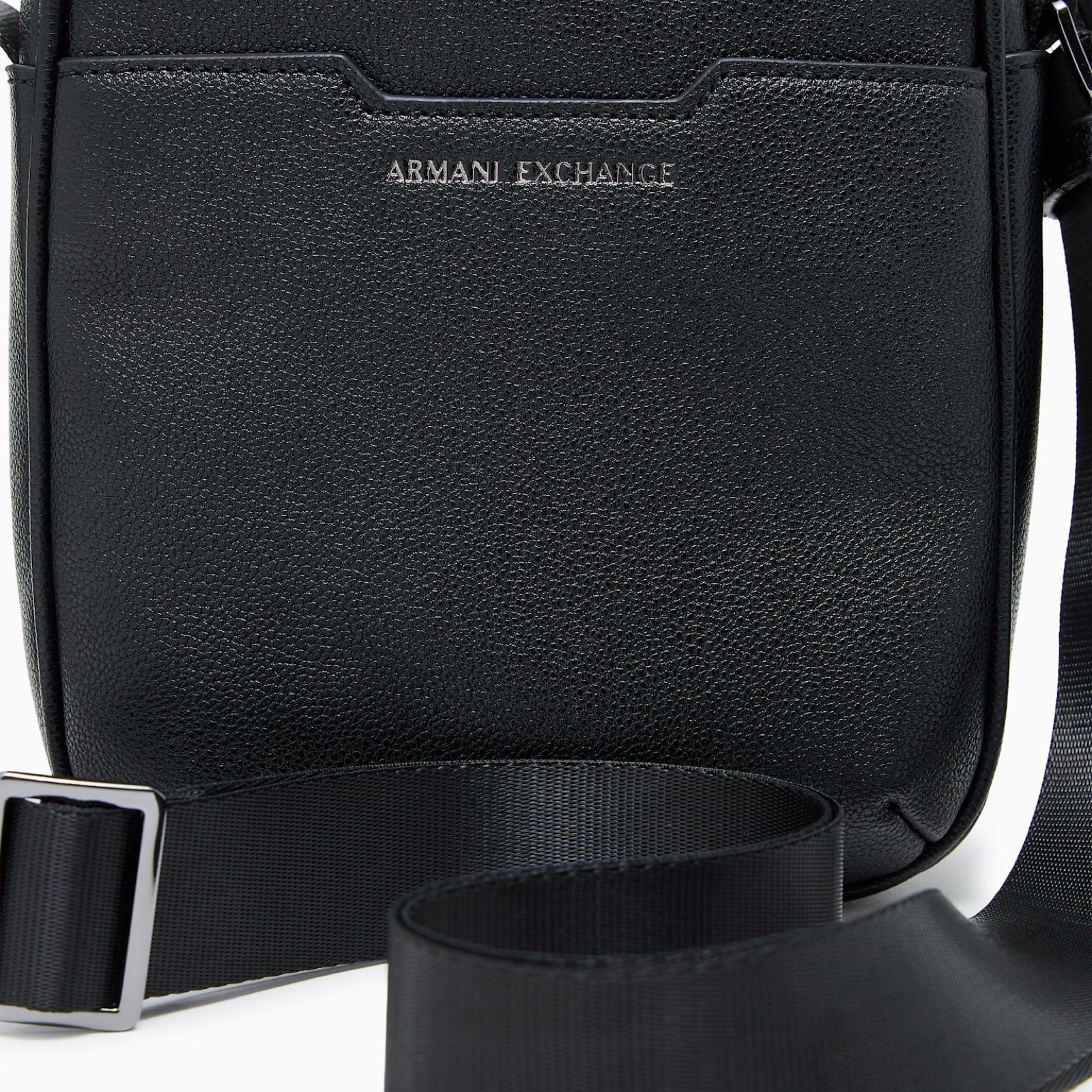 Мъжка чанта Armani Exchange Men Crossbody Bag XM002584 AF22651 UC001 Close-Up
