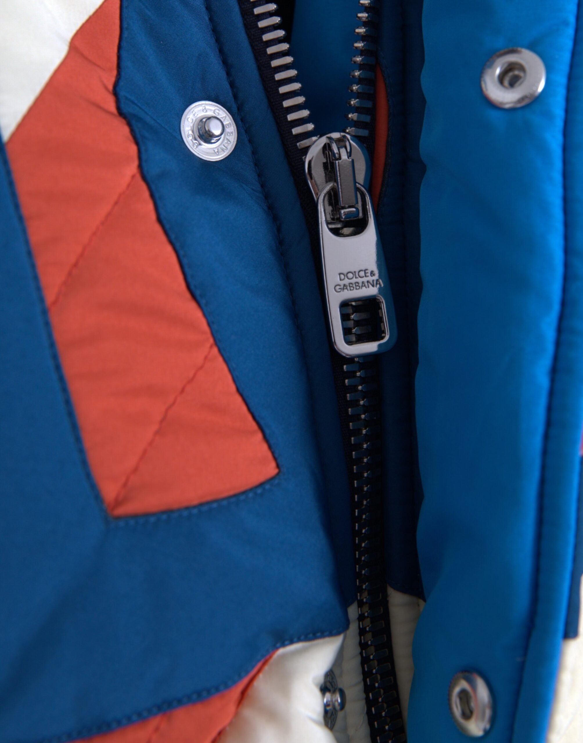 Мъжко луксозно многоцветно пухено яке с голямо лого DG отпред DOLCE & GABBANA Men’s Luxury DG Logo Multicolor Puffer Jacket