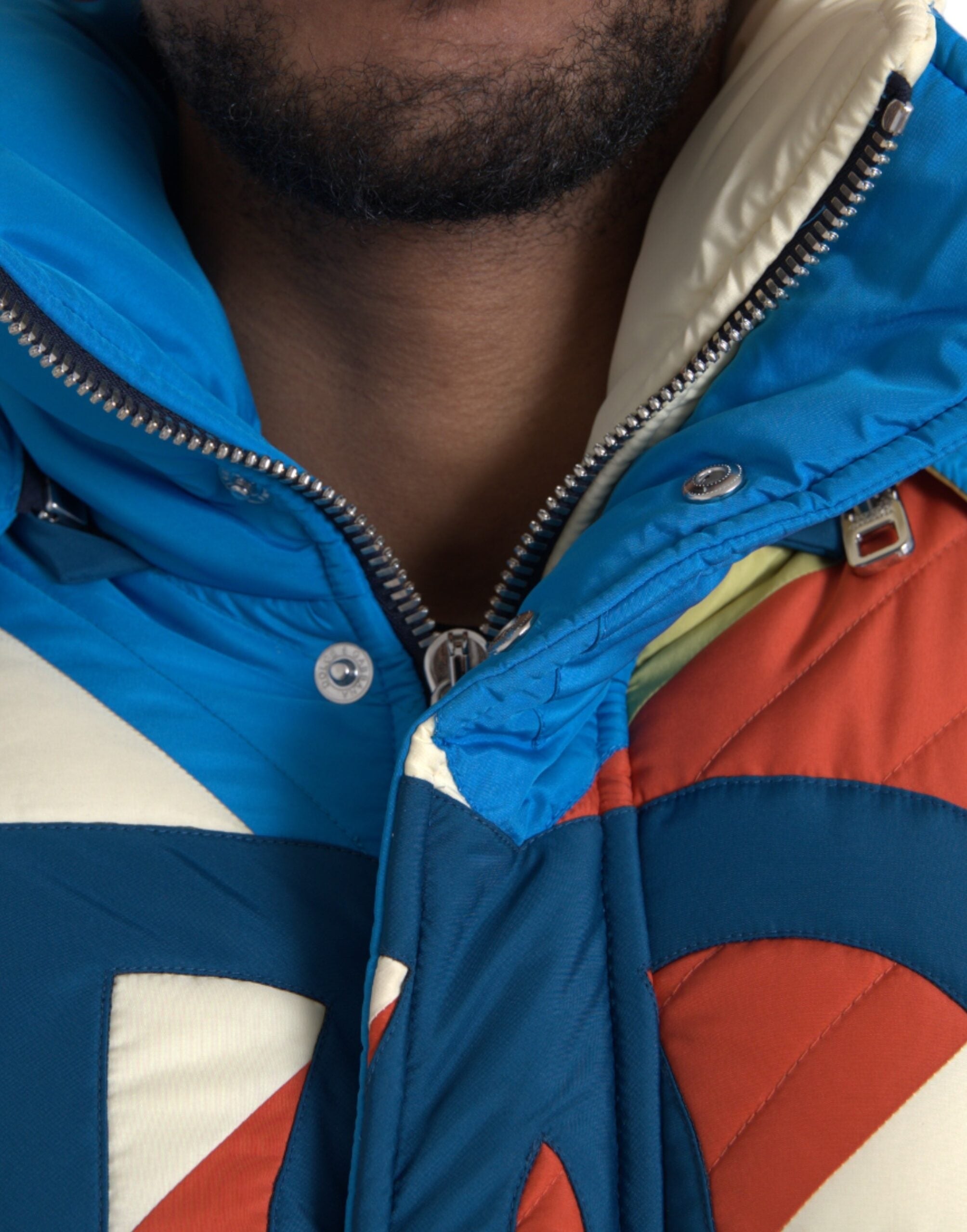 Мъжко луксозно многоцветно пухено яке с голямо лого DG отпред DOLCE & GABBANA Men’s Luxury DG Logo Multicolor Puffer Jacket