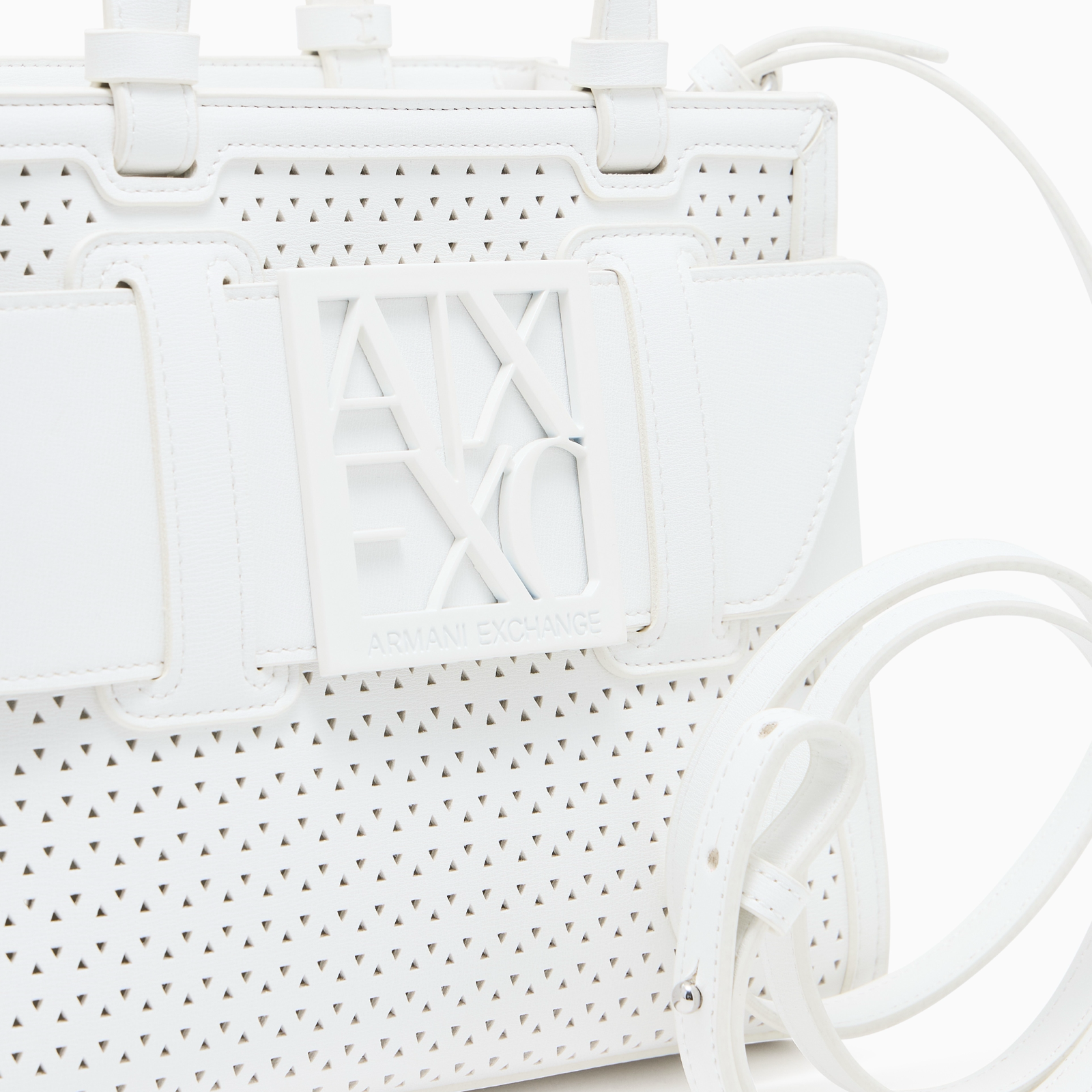 Дамска бяла чанта Armani Exchange Women Handbag XW000392 AF22626 U0011 Close-Up