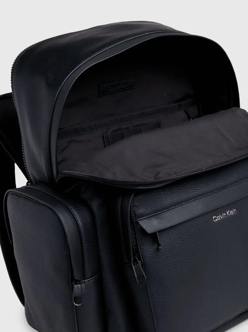 Мъжка раница Men’s rucksack Calvin Klein
K50K511631 Black inside view