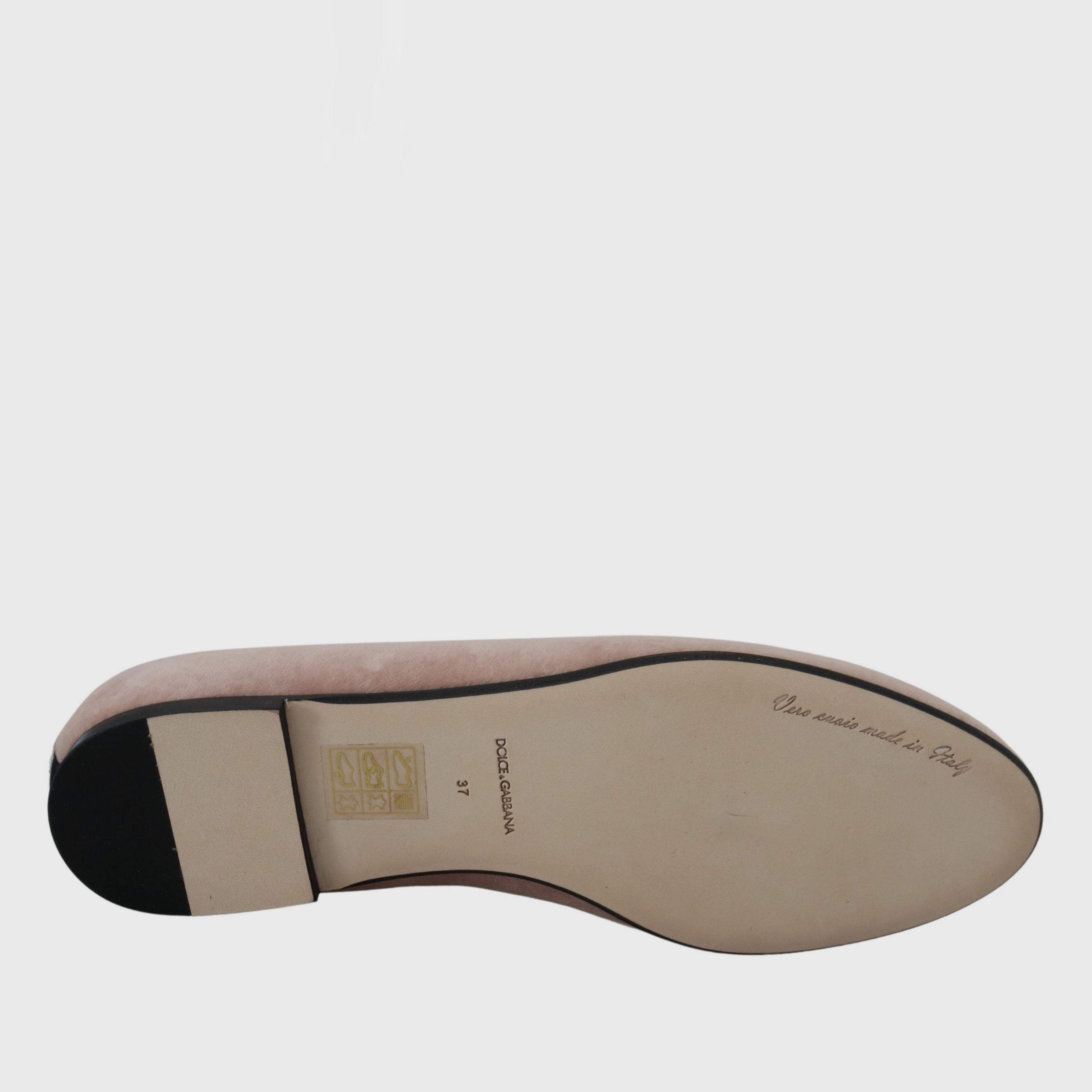 Дамски луксозни кадифени мокасини лоуфъри в розово DOLCE & GABBANA
Women’s Luxury Pink Velvet Devotion Loafers 