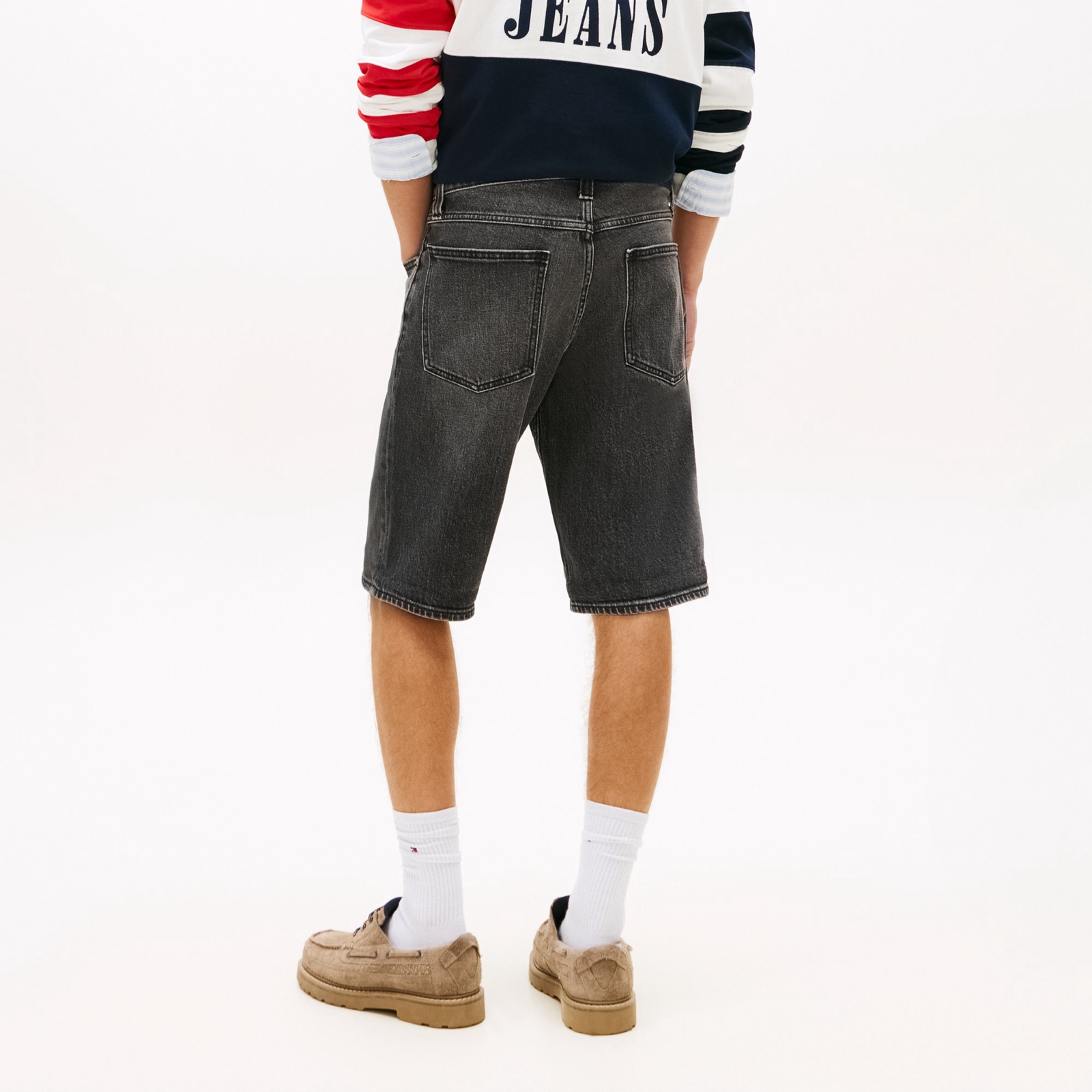 Мъжки къси панталони Tommy Hilfiger Jeans DM0DM22976 1BZ Men Shorts Back View
