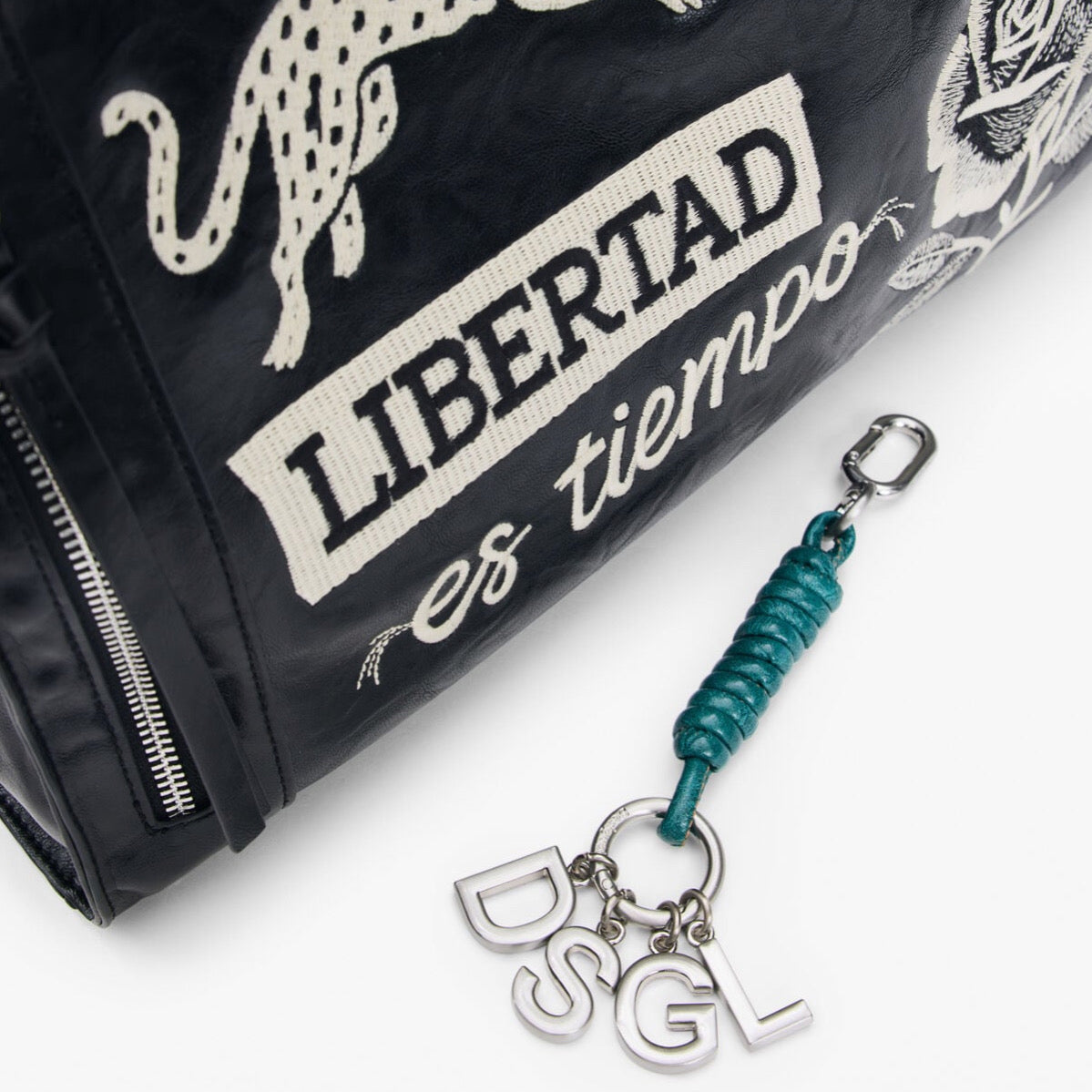 Дамска чанта Desigual women’s handbag 26WAXPA7 2000 Close-up 