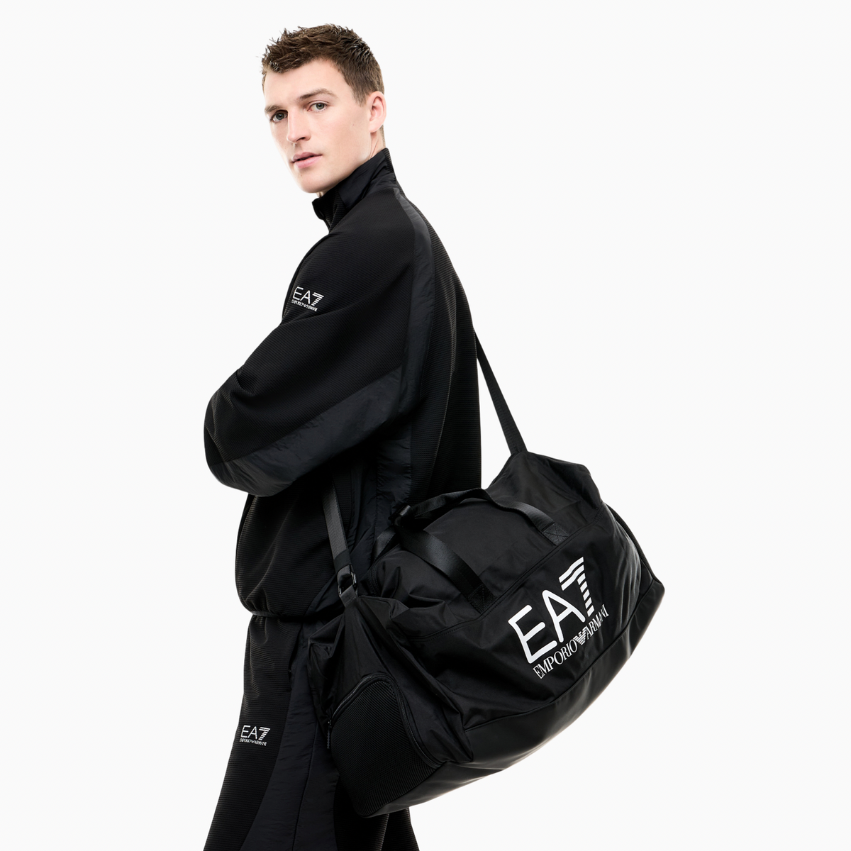 Сак за фитнес EA7 Emporio Armani Gym Duffle Bag 7X000764 AF29356 UC001 Model View