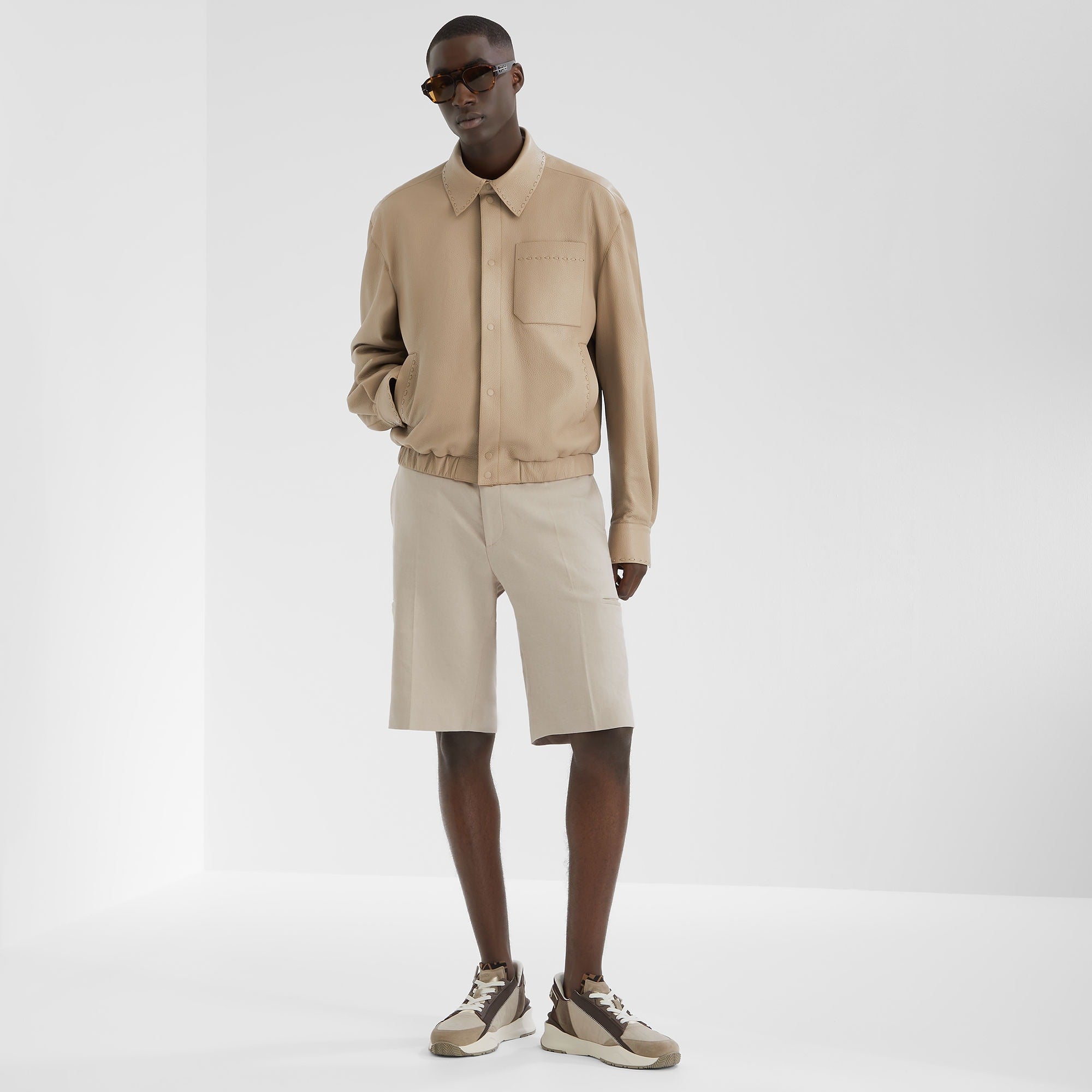 Мъжки луксозни маратонки Men’s sneakers FENDI Flow 7E1766AU2OF1SVP Beige lifestyle view