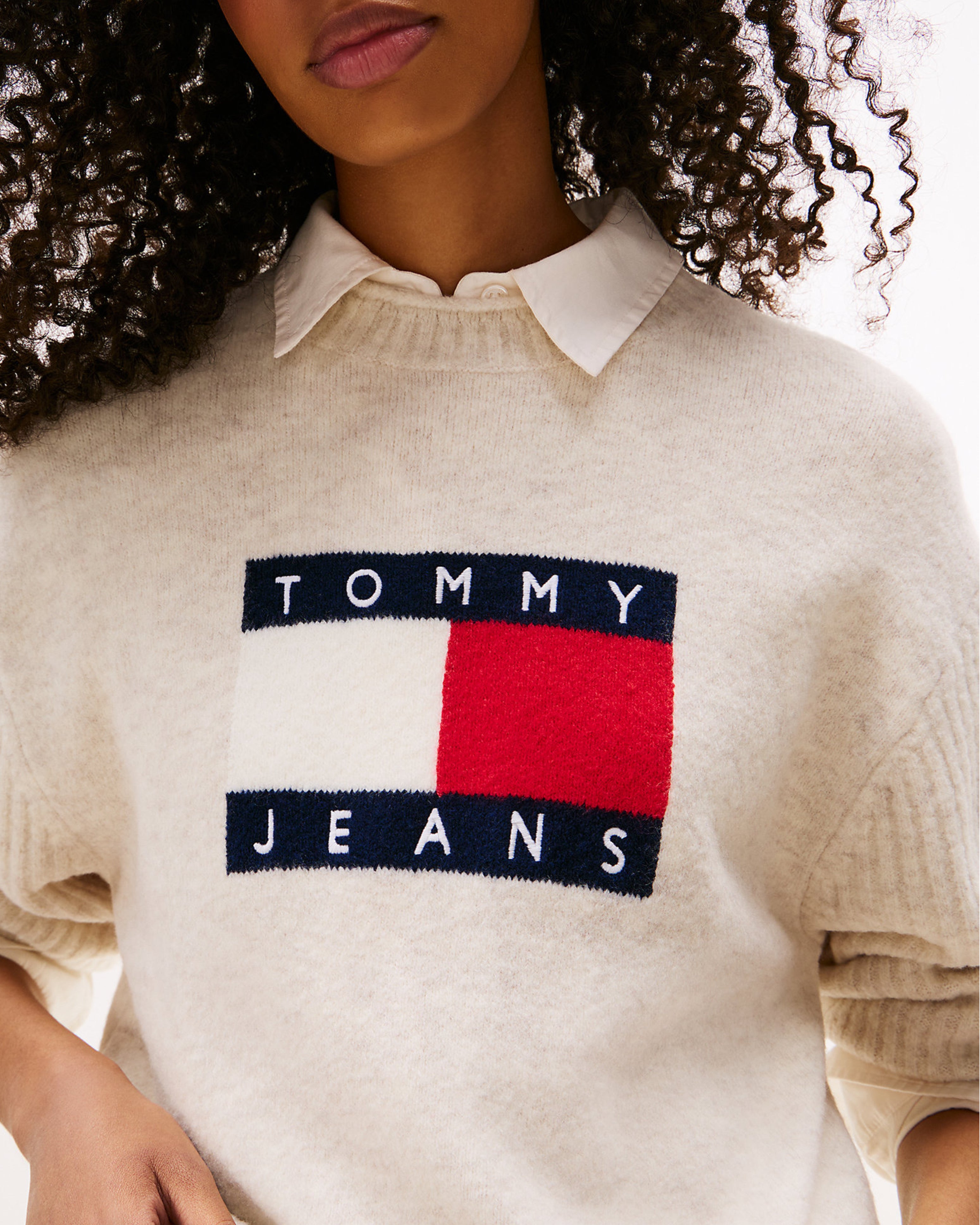 Дамски пуловер Women’s sweater Tommy Hilfiger DW0DW21782AFN Off-White Close-Up view