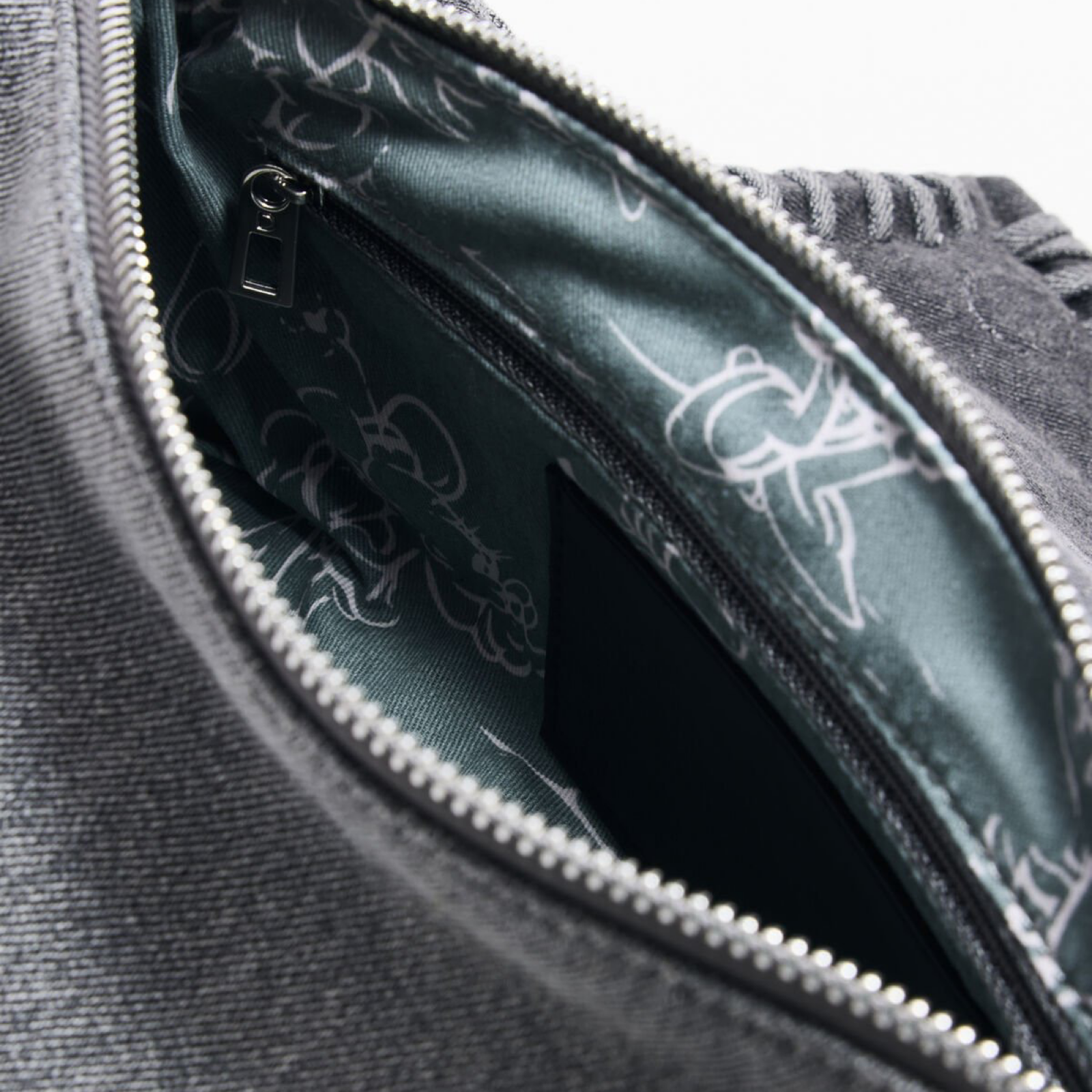 Дамска чанта Desigual Mickey Mouse Women Handbag 26SAXD18 2060 Inside View