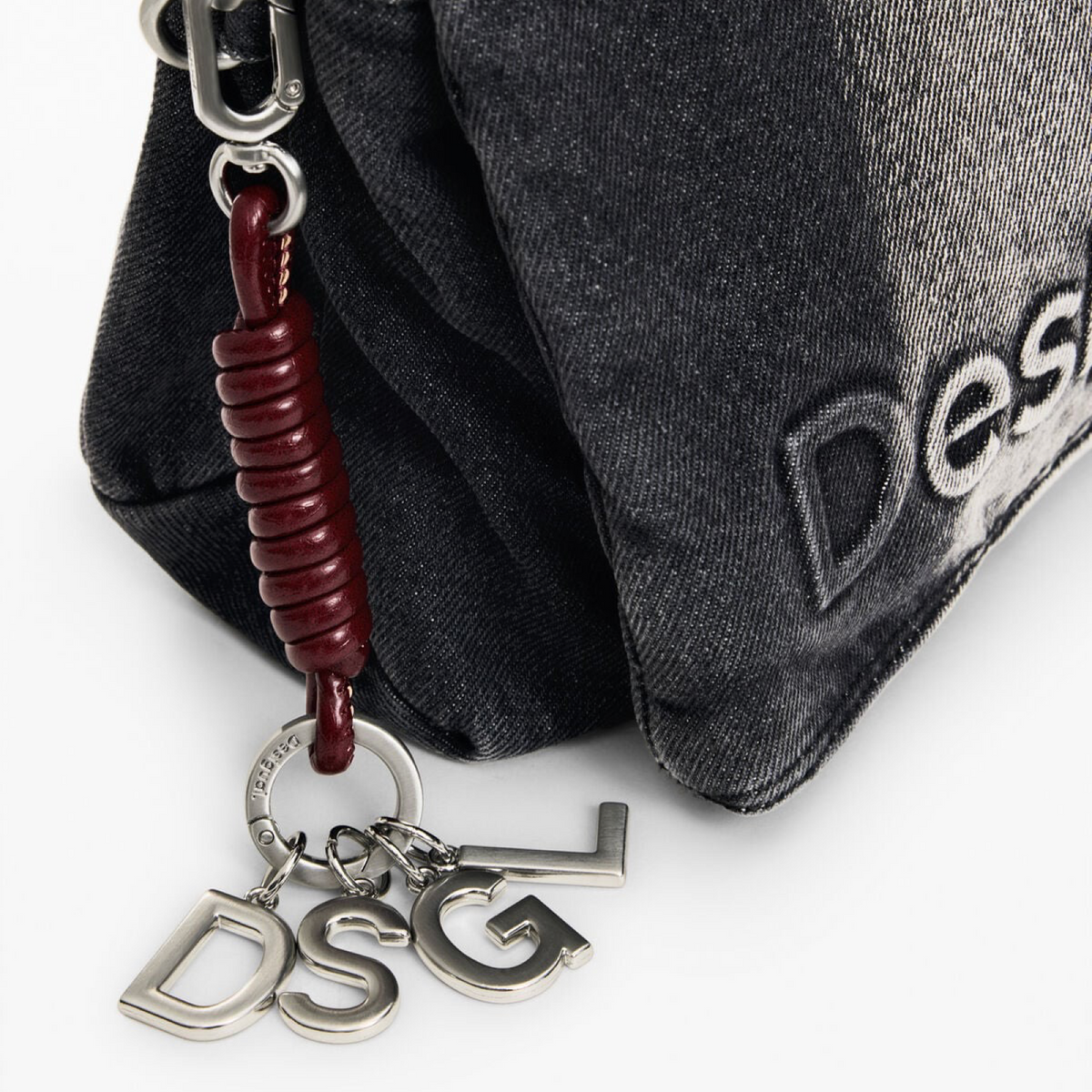 Дамска чанта Desigual Women Crossbody Bag 26WAXD08 2070 Close-Up