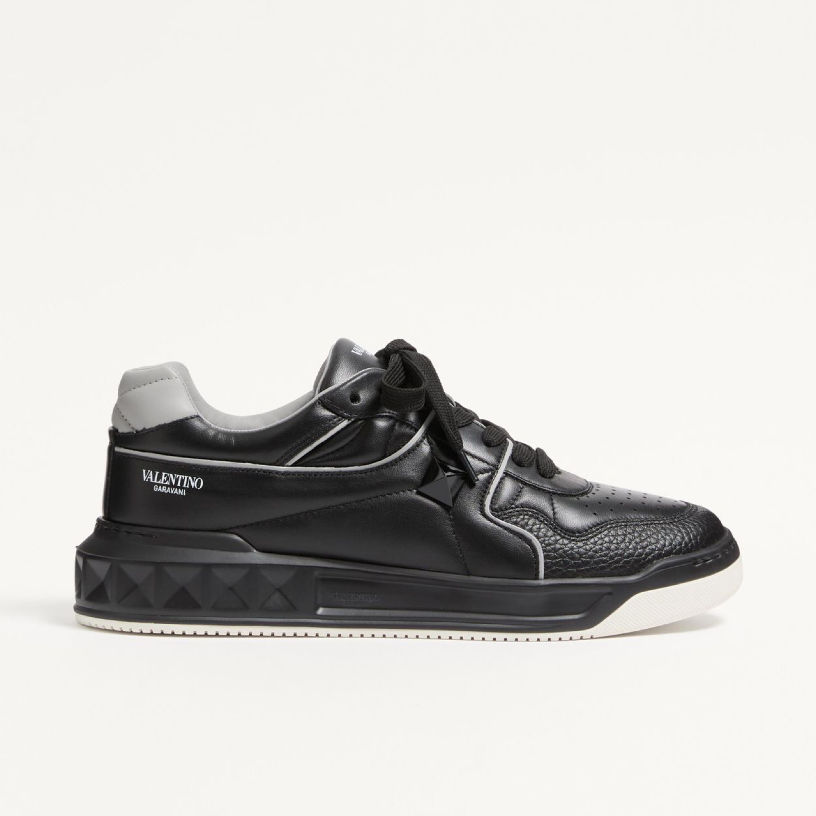 Valentino Garavani One Stud Low-Top Sneakers 7Y2S0E71NWN 00A Lateral View