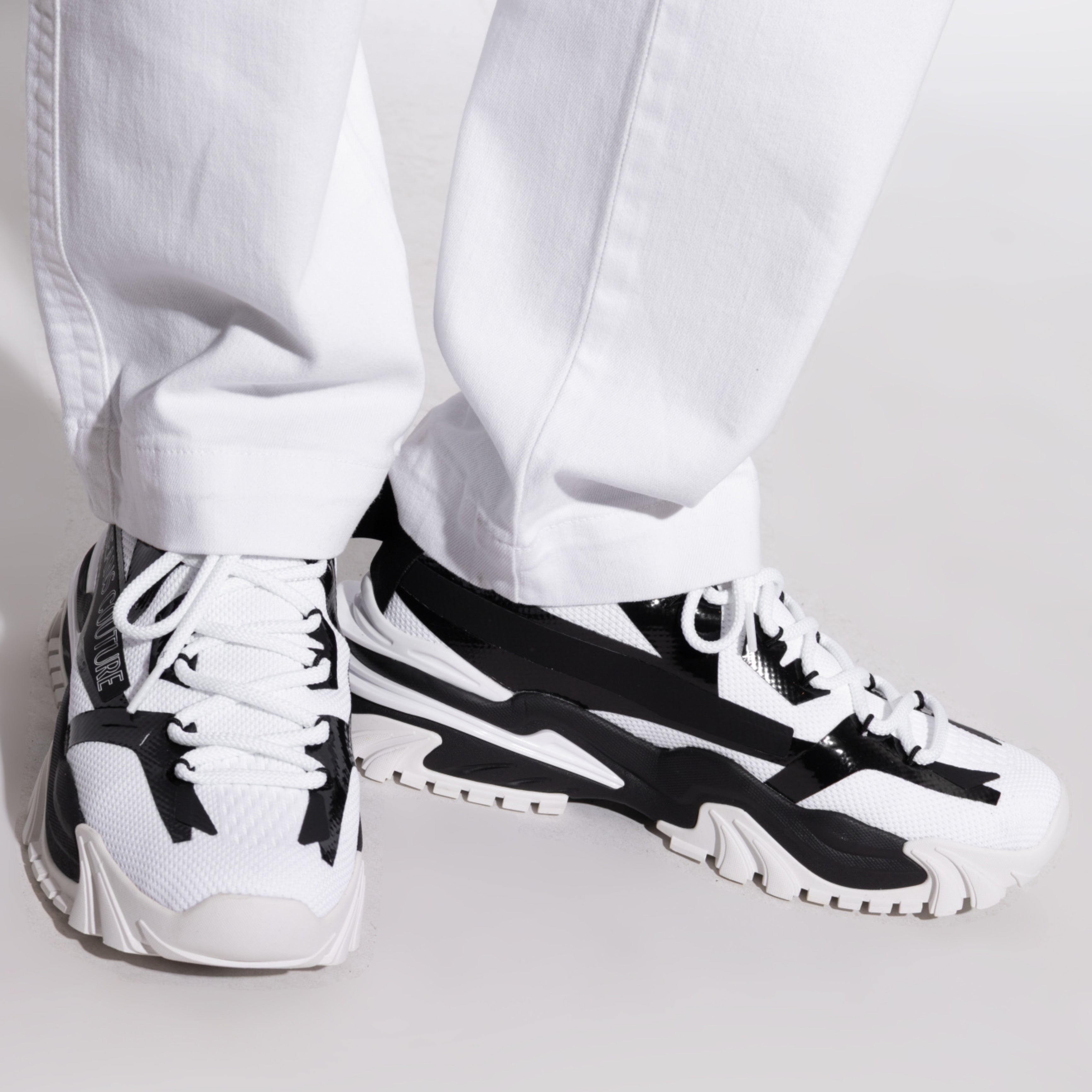 Мъжки маратонки Men’s sneakers Versace Jeans Couture 78YA3SI5 ZSC58 L02 White/Black lifestyle view
