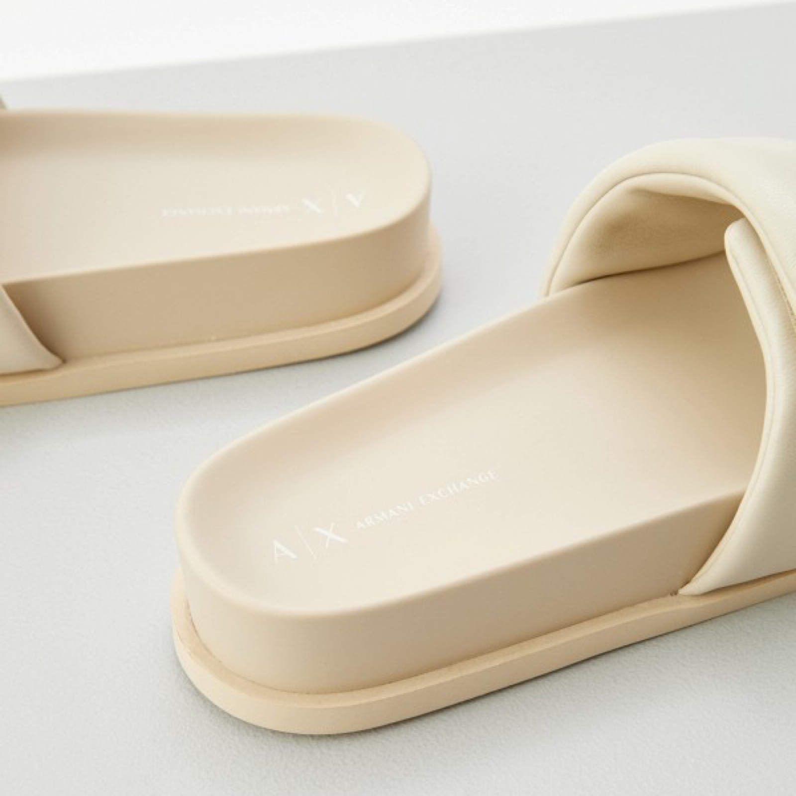 Дамски чехли Women’s slippers Armani Exchange XDP061 XV926 01819 Beige heel view