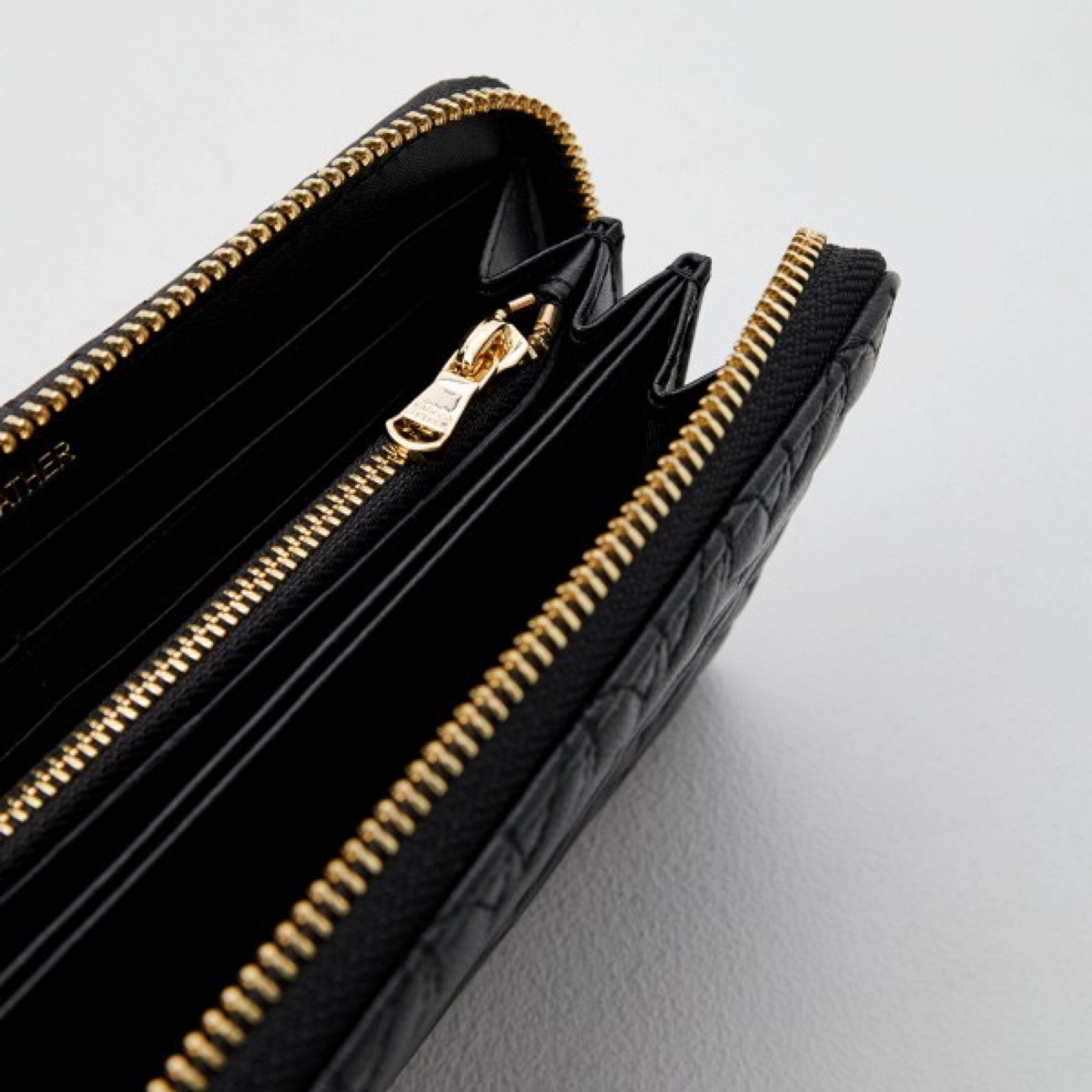 Дамско портмоне Patrizia Pepe Wallet CQ4879 L082 K103 Inside View