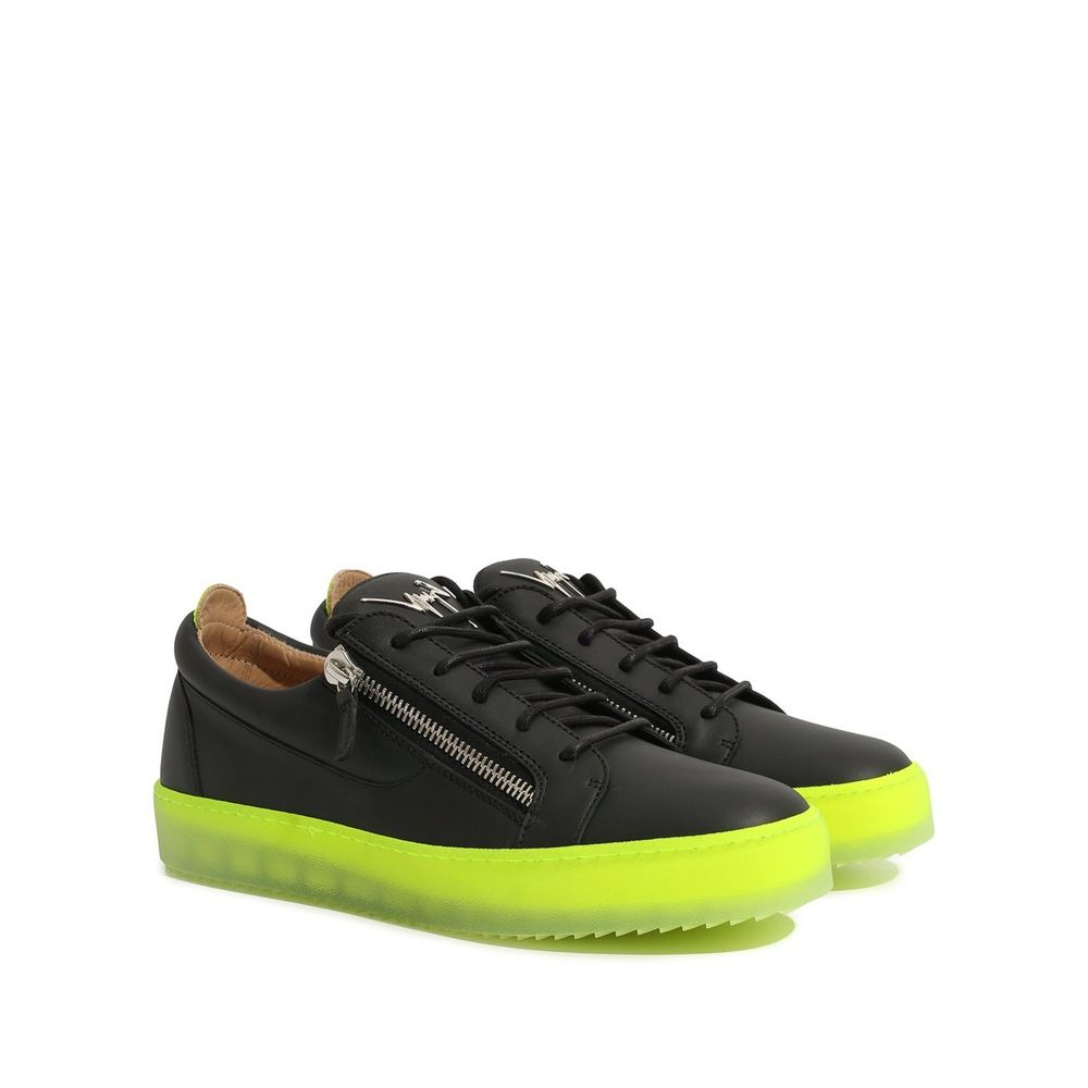 Дамски кецове Women’s sneakers RM20030 003 angled view