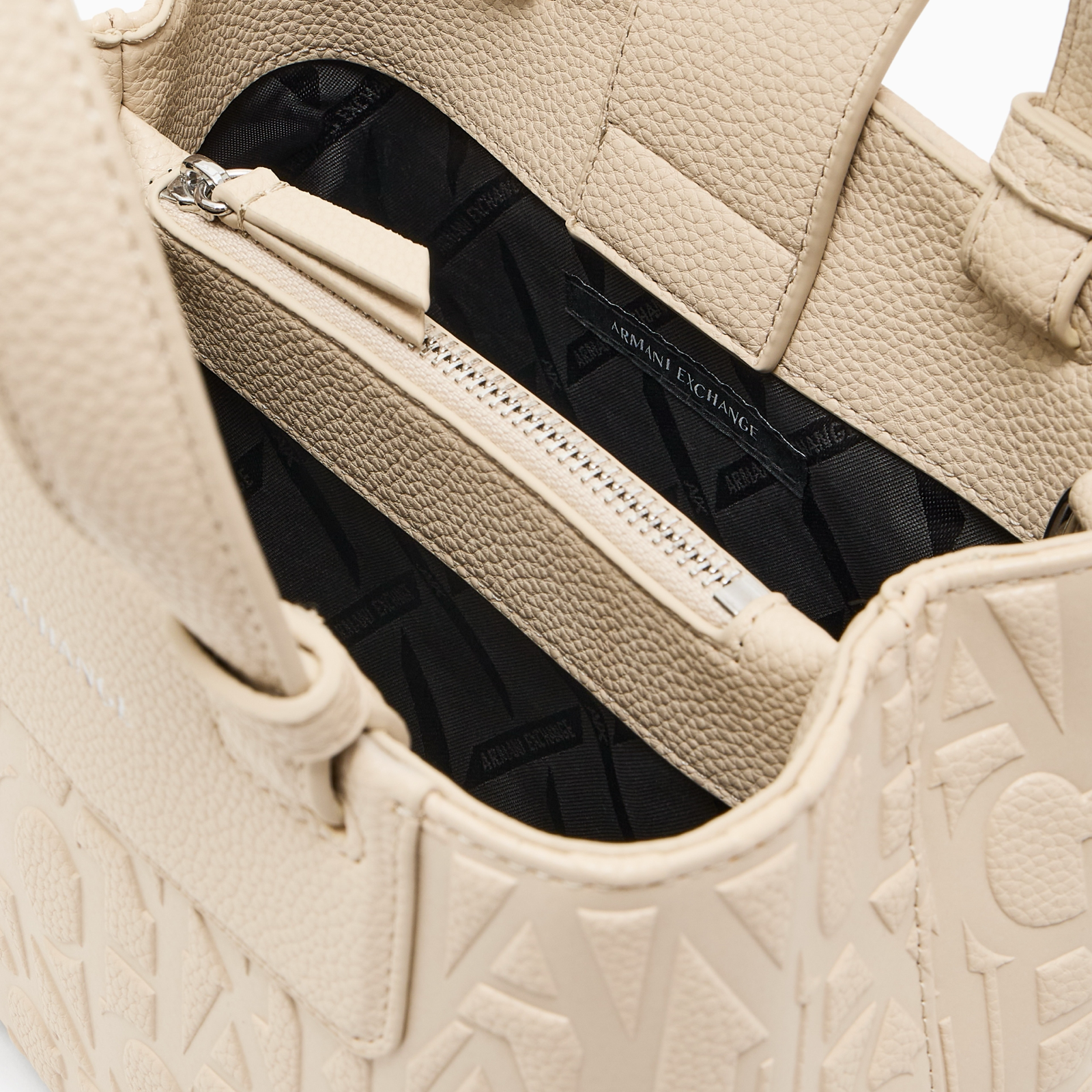Дамска чанта Armani Exchange Women Handbag XW001576 AF15754 U1092 Inside View