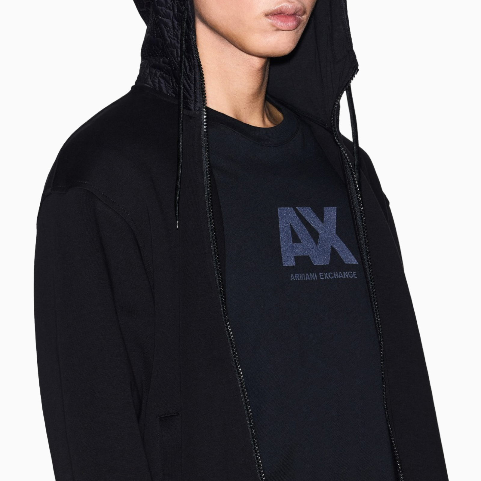 Мъжка черна тениска Armani Exchange XM001403 AF16432 Close-Up