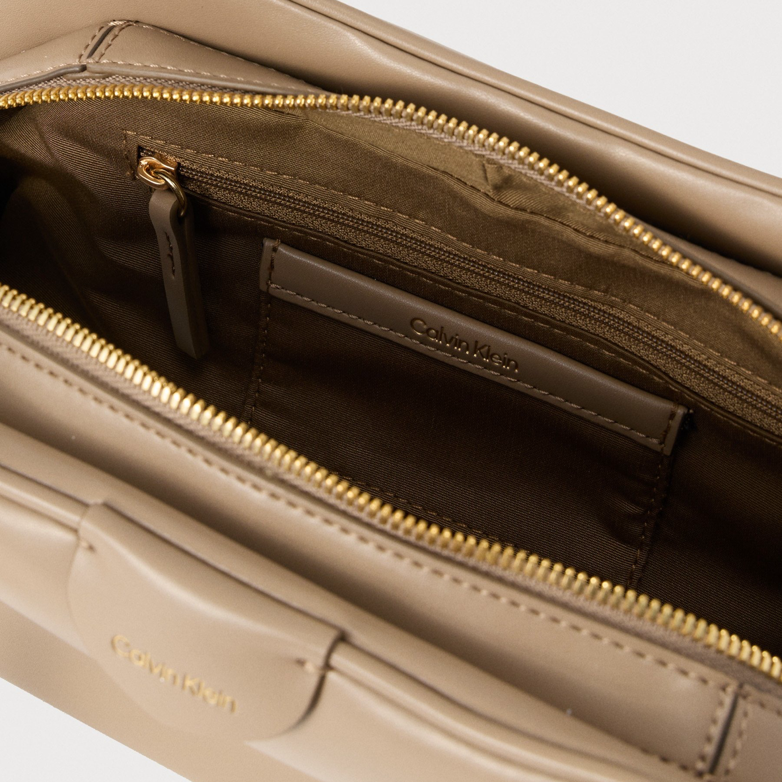 Дамска бежова чанта Calvin Klein Women Shoulder Bag LV04F3369G VFU Inside View