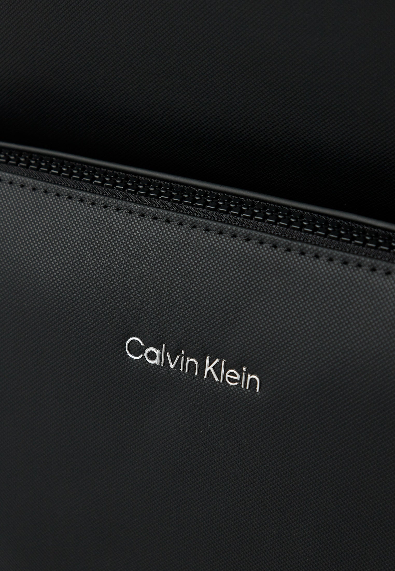 Мъжка раница Men’s rucksack Calvin Klein
K50K511220 Black logo view