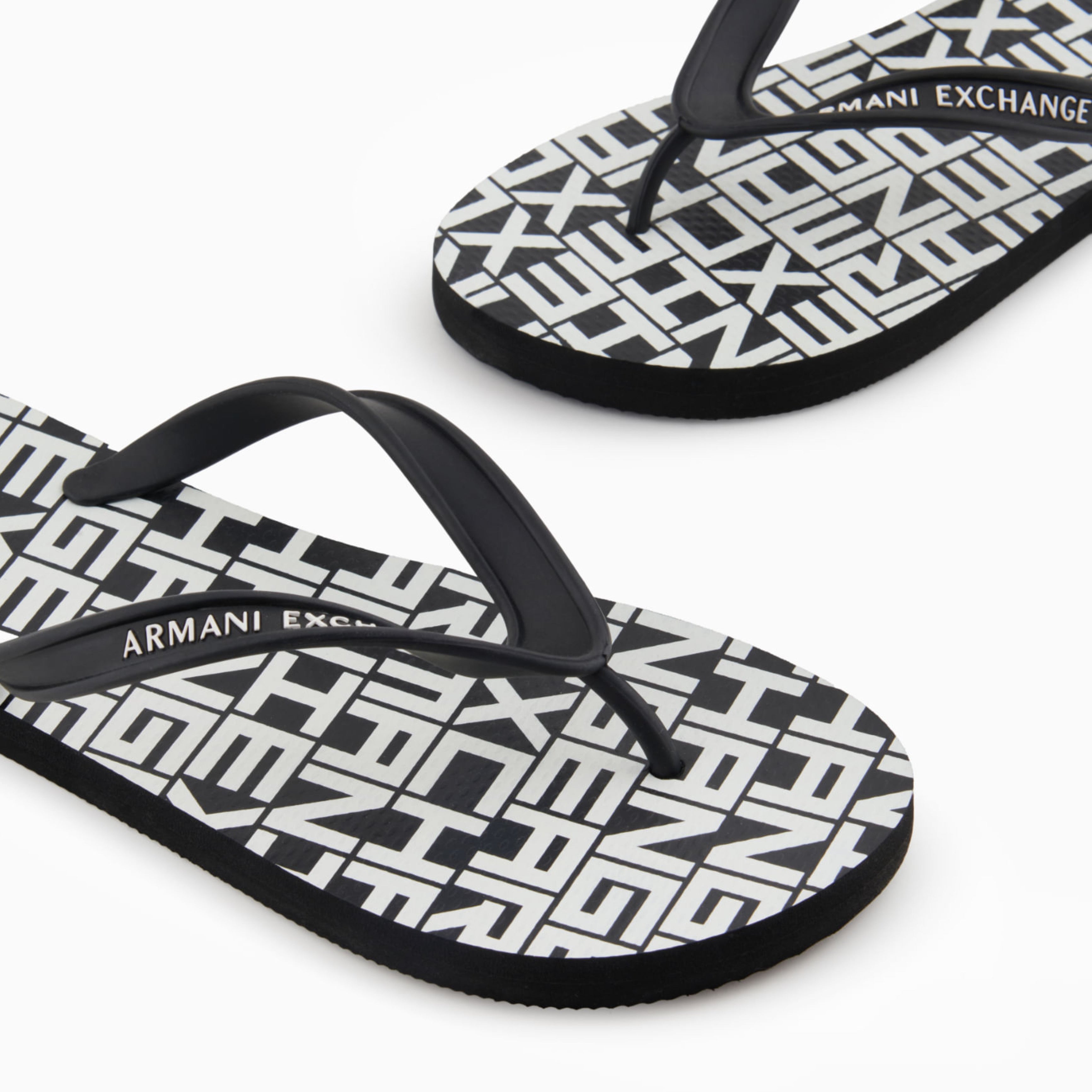 Мъжки джапанки в черно и бяло Men’s flip flops Armani Exchange XUQ002 XV676 N814 Black / Off White Front cropped view