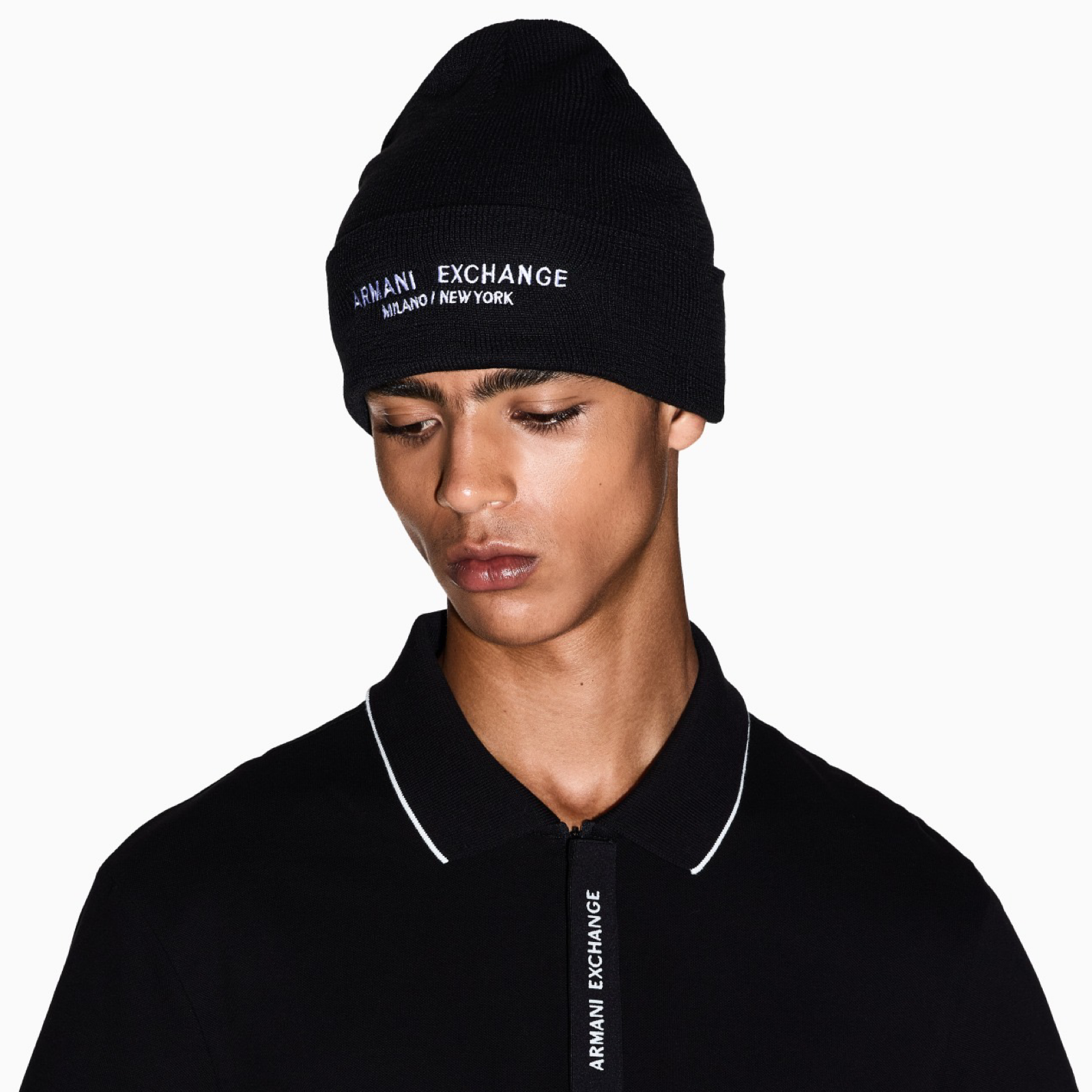 Мъжка зимна шапка Armani Exchange Men Hat XM001637 AF16950 Model View