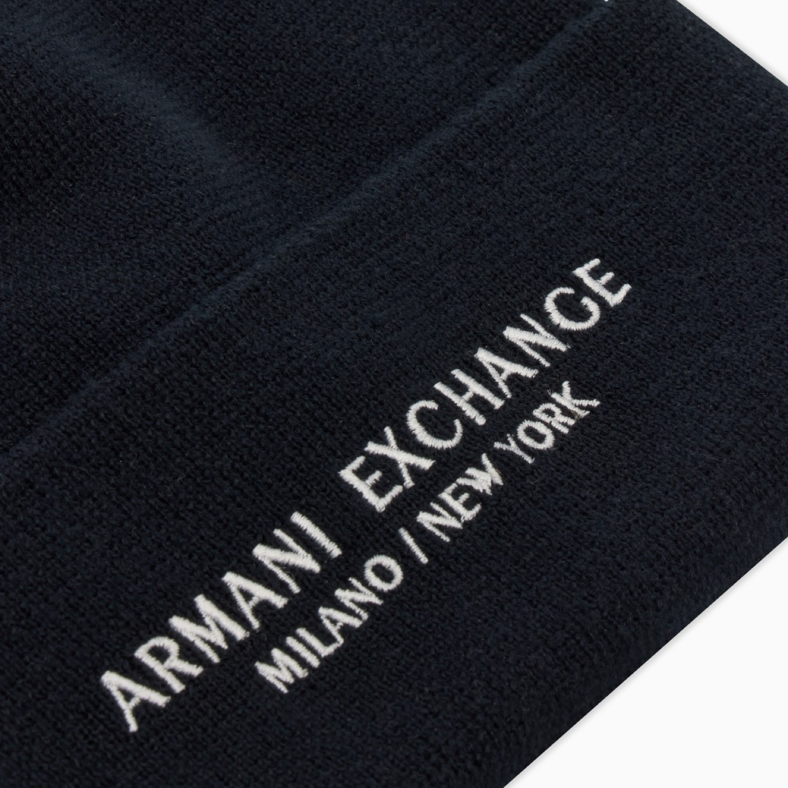 Мъжка тъмно синя зимна шапка Armani Exchange Men Hat XM001637 AF16950 Close-Up