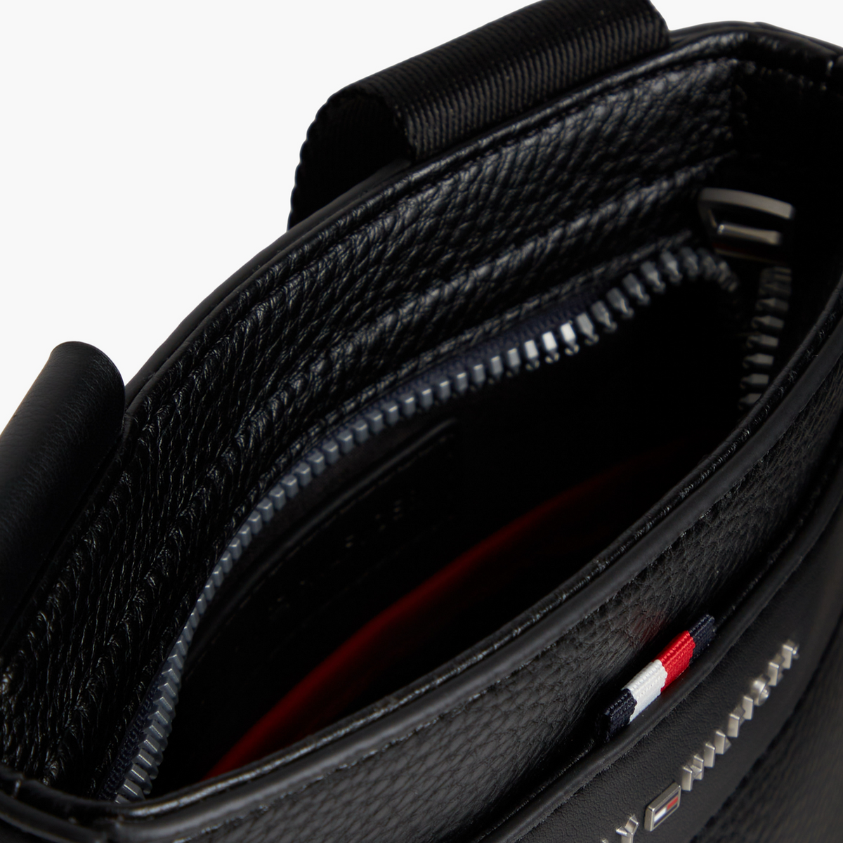 Мъжка чанта Tommy Hilfiger Men Crossbody Bag AM0AM14697 BDS Inside View