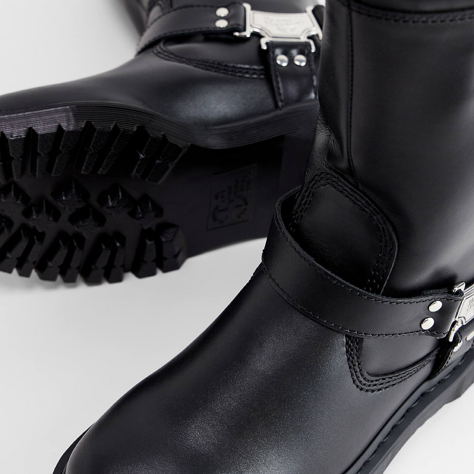 Дамски ботуши Dr. Martens Women Boots 32199001 Close-Up