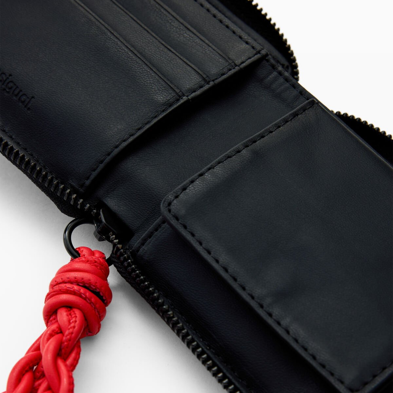 Дамско портмоне Desigual Women Wallet 26SAYP07 2000U Inside View