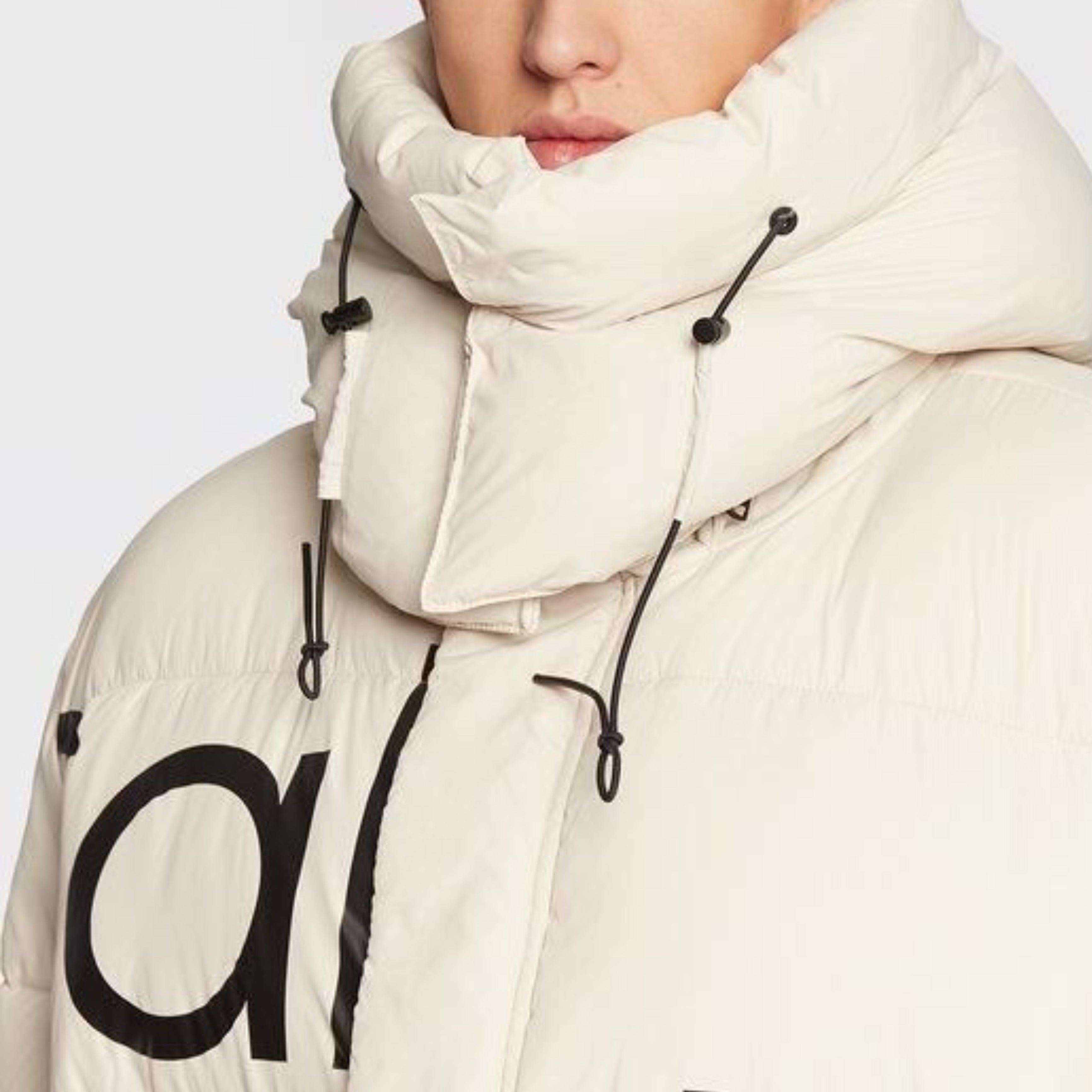 Мъжко дълго яке Men’s long jacket Calvin Klein
J30J321913 ACF close up view