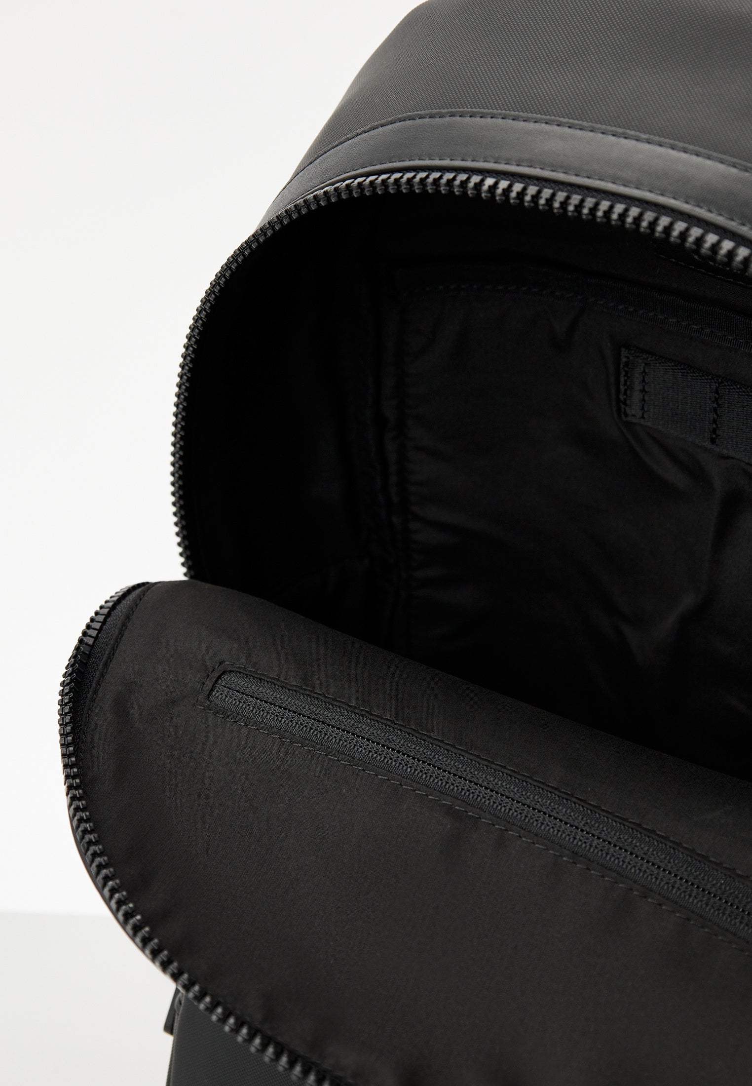 Мъжка раница Men’s rucksack Calvin Klein
K50K511220 Black inside view