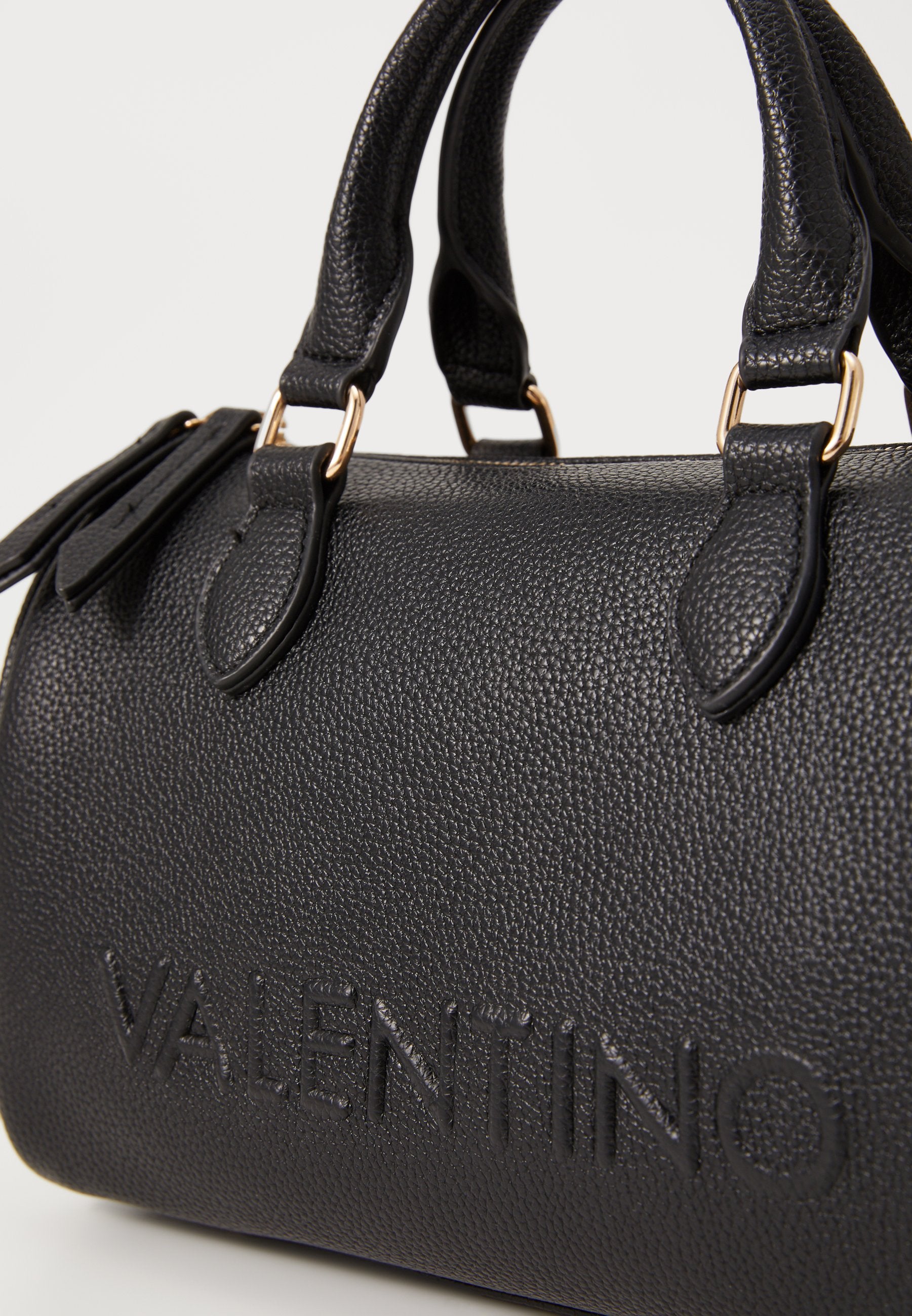 Дамска черна чанта Valentino VBS8P924