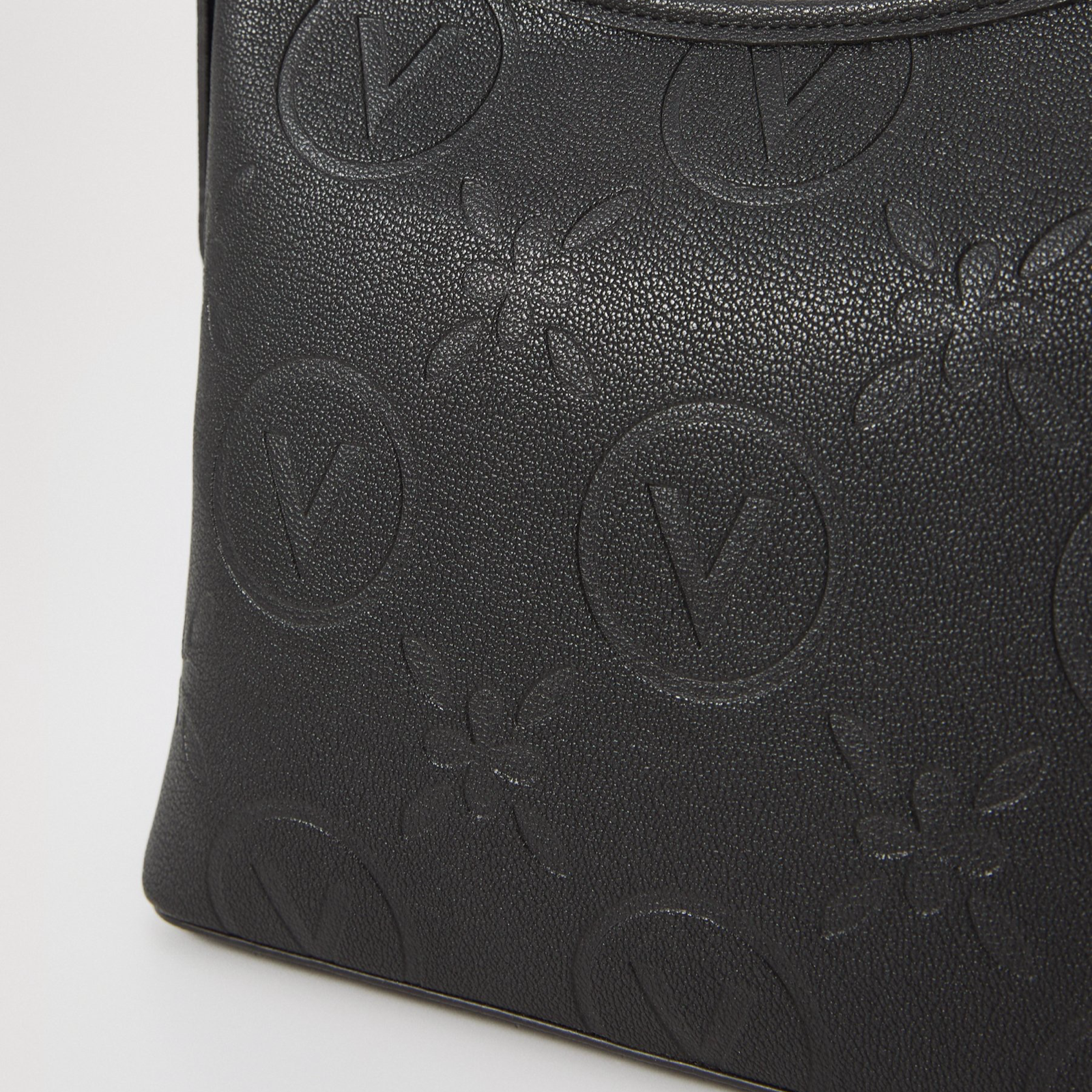 Дамска черна чанта Valentino by Mario 
VBS8ZG07