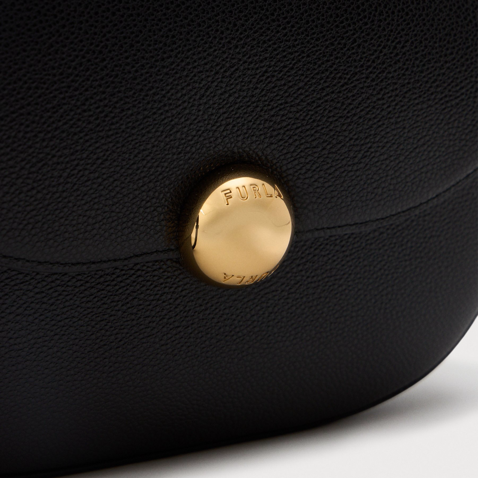 Дамска чанта Furla Moonlight Crossbody S Bag WB01887 BX3036 1002 Close-Up