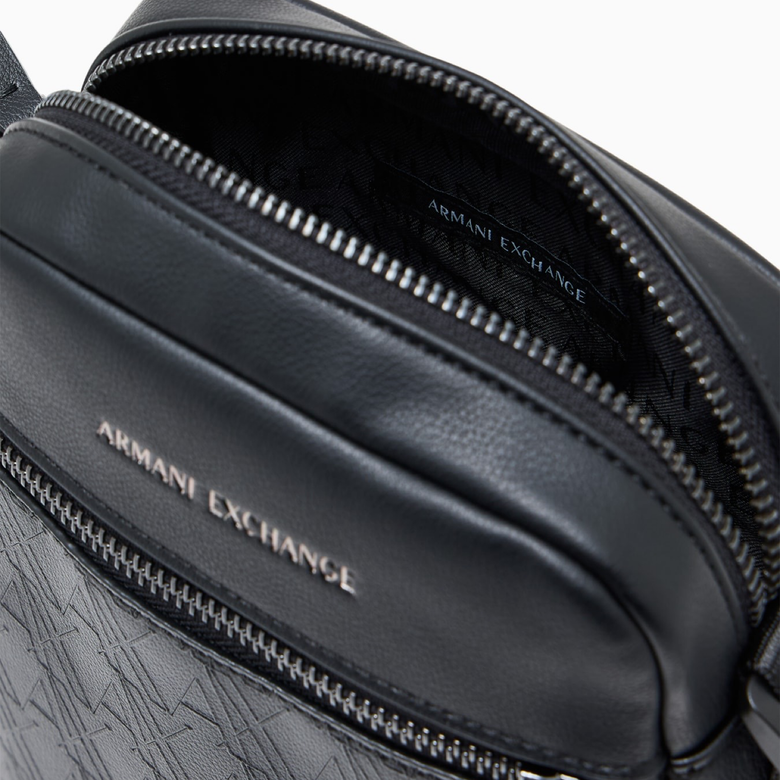 Мъжка чанта Armani Exchange Men Crossbody Bag XM003577 AF26662 UC001 Inside View