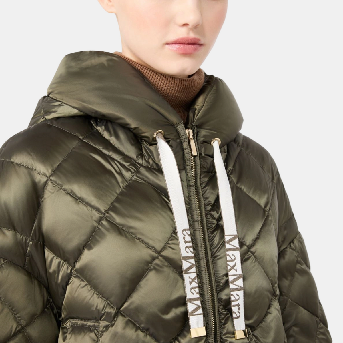 Maxa Mara The Cube Puffer Jacket P-9486146506064 MTCSISOFT Close-Up