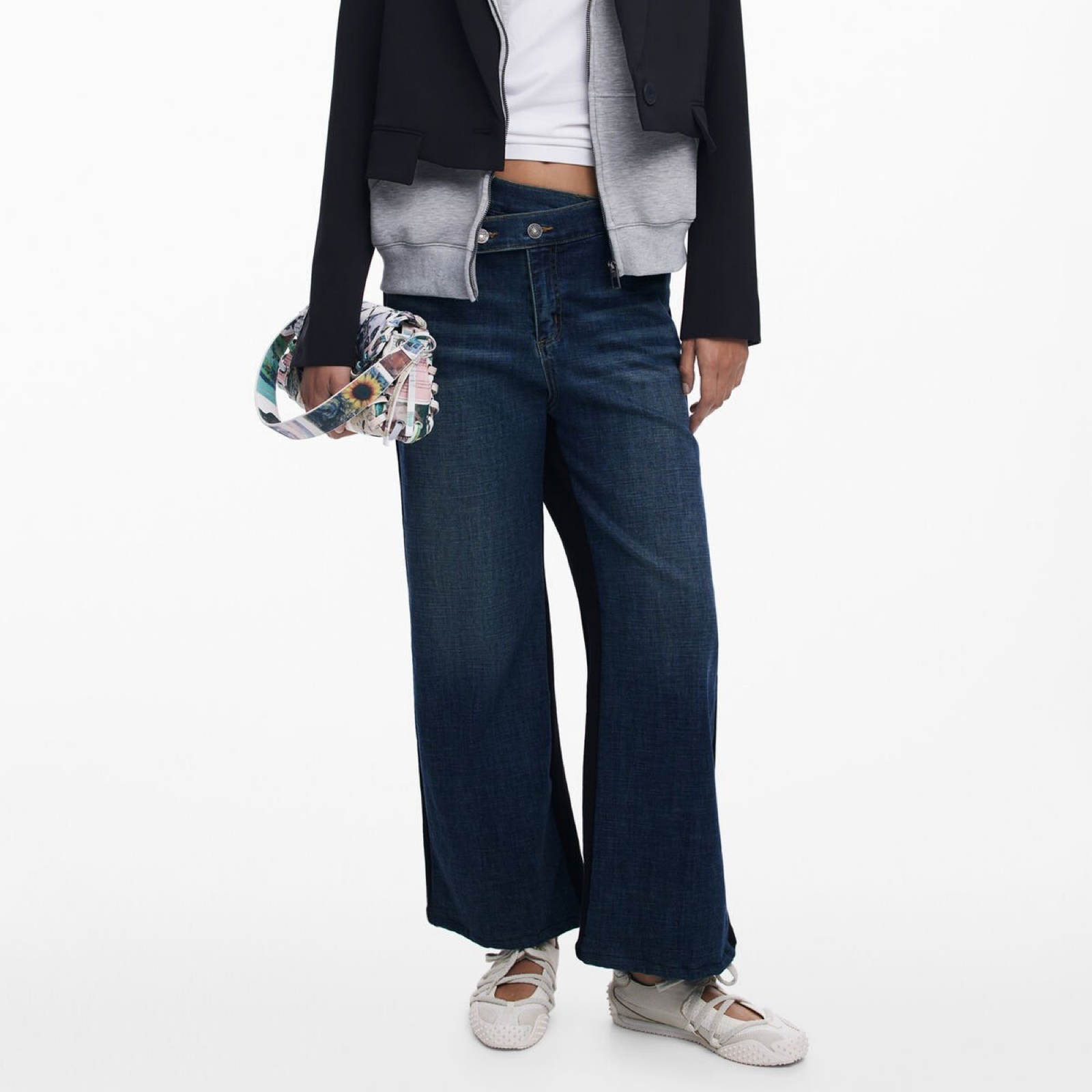 Дамски дънки Desigual Women Jeans 
25WWDD14 Front View