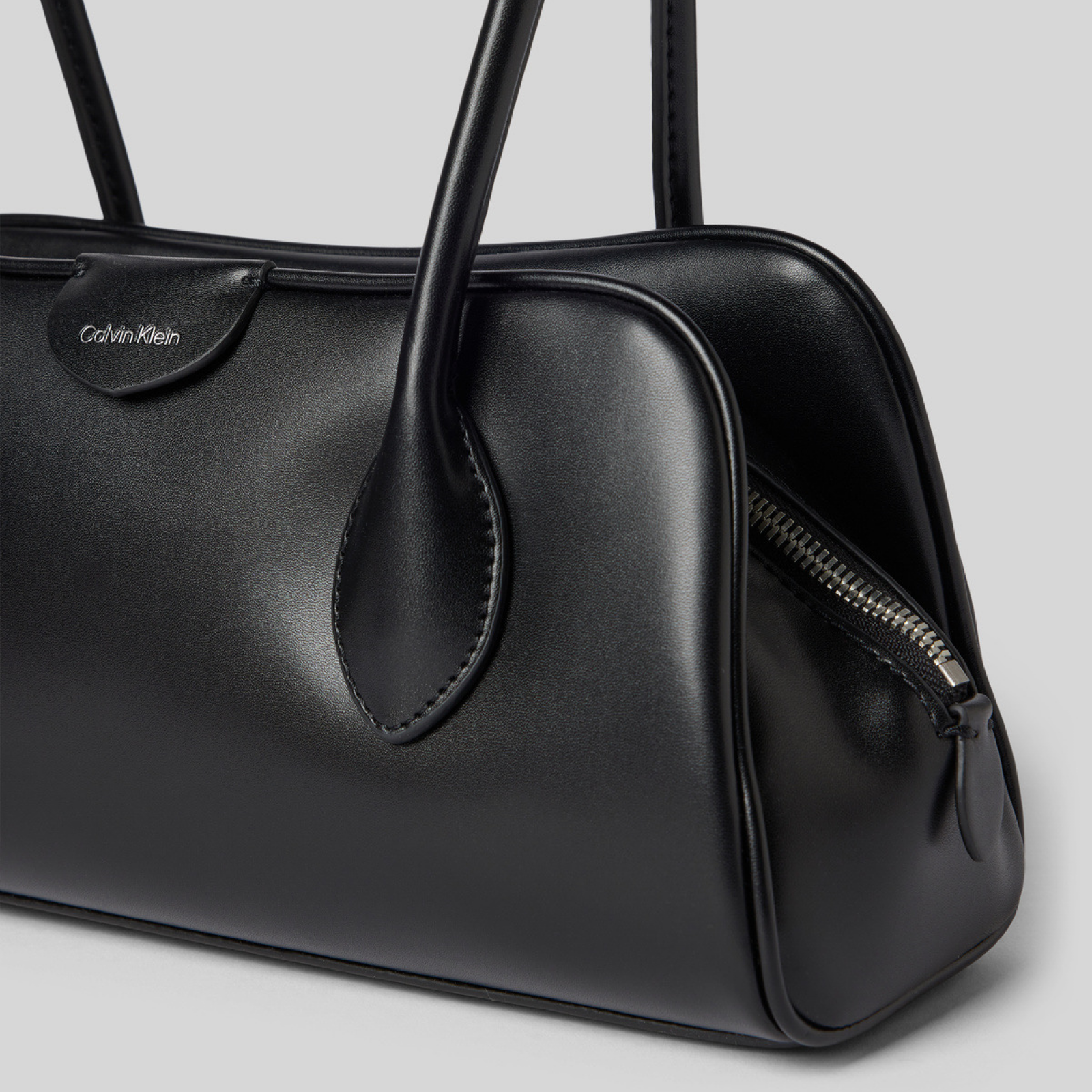 Дамска чанта Calvin Klein Women Shoulder Bag LV04F3369G UB1 Close-Up