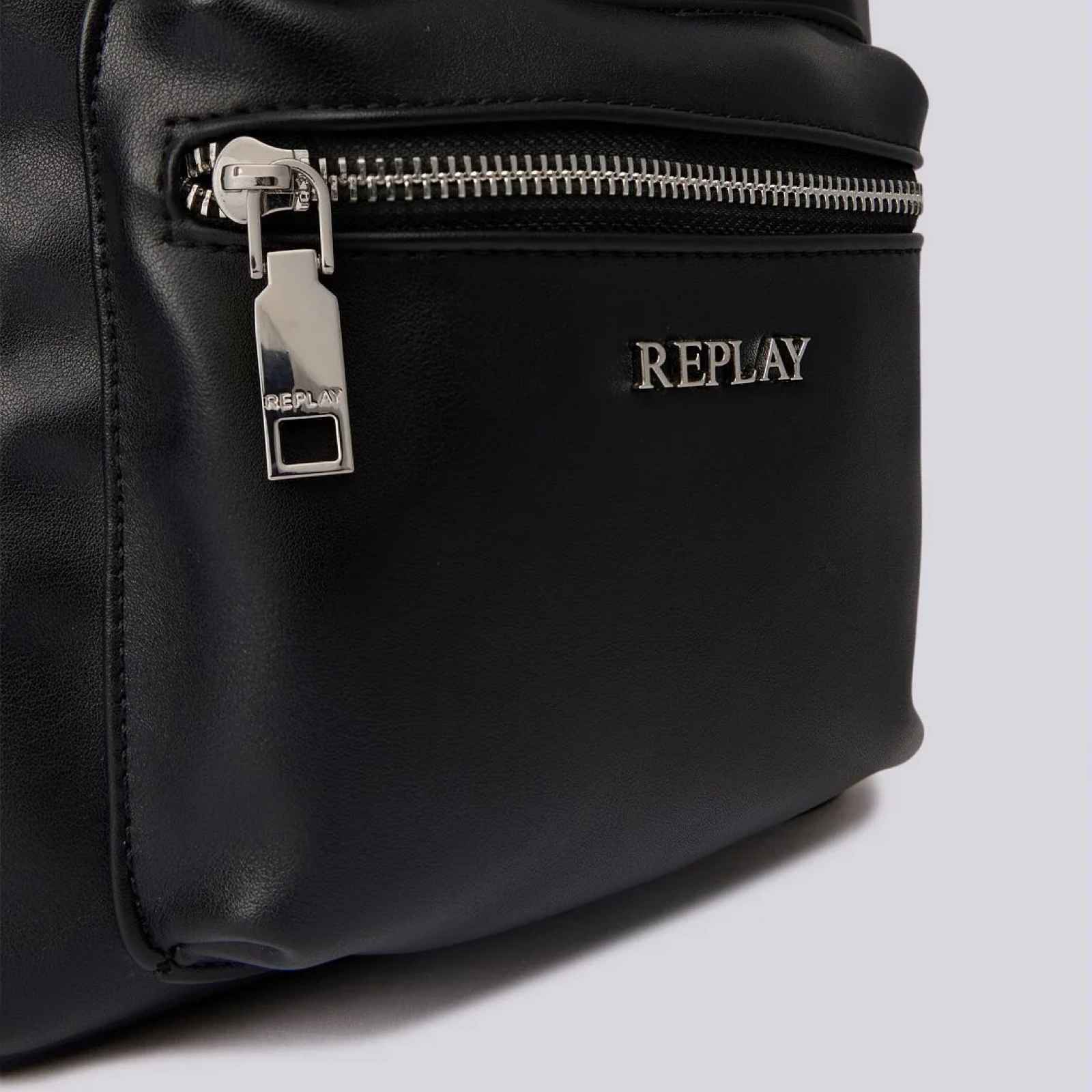 Дамска раница Replay Women Rucksack FW3587.000.A0420A Close-Up