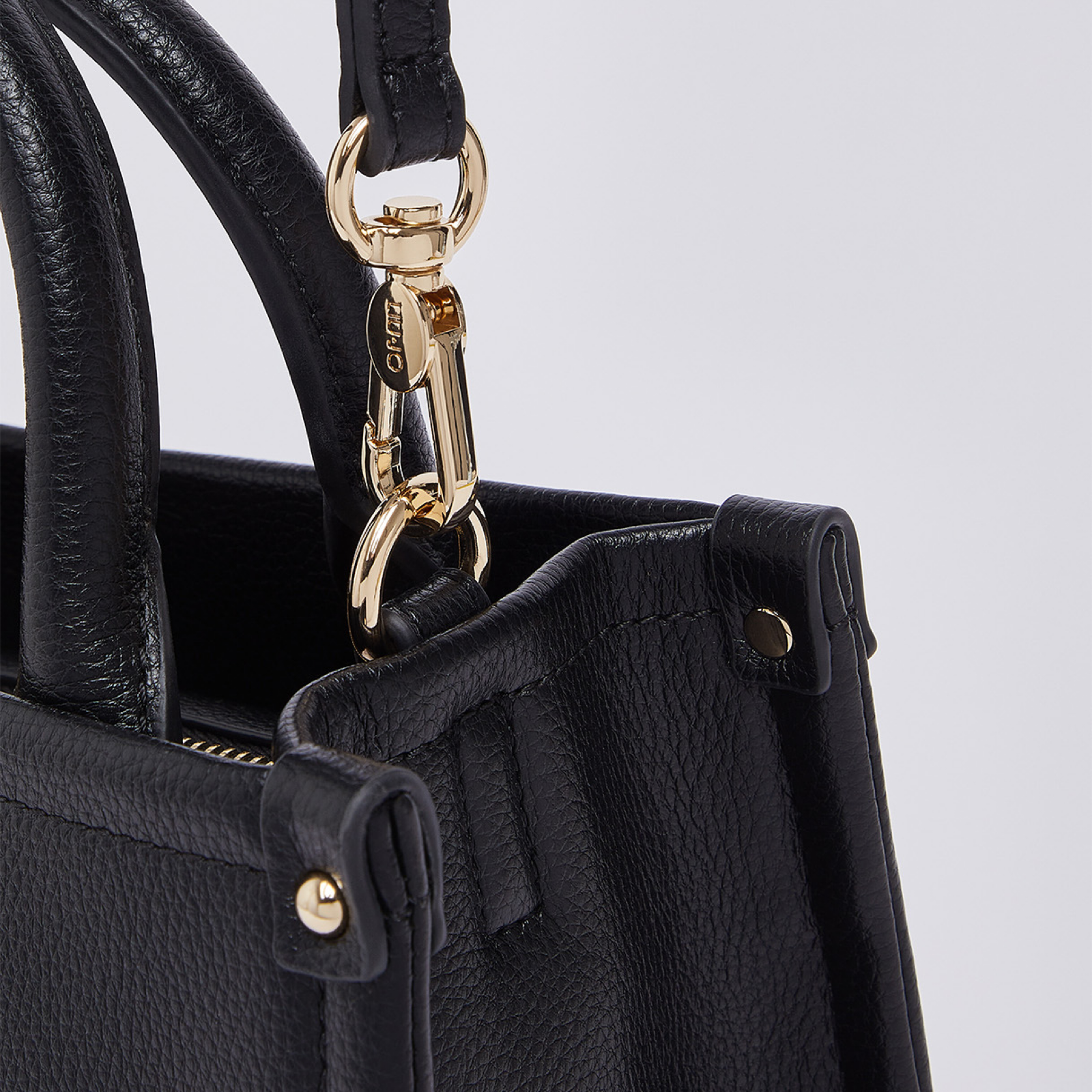 Дамска чанта Liu Jo Women Small Handbag With Charm AA6192 E1012 22222 Close-Up