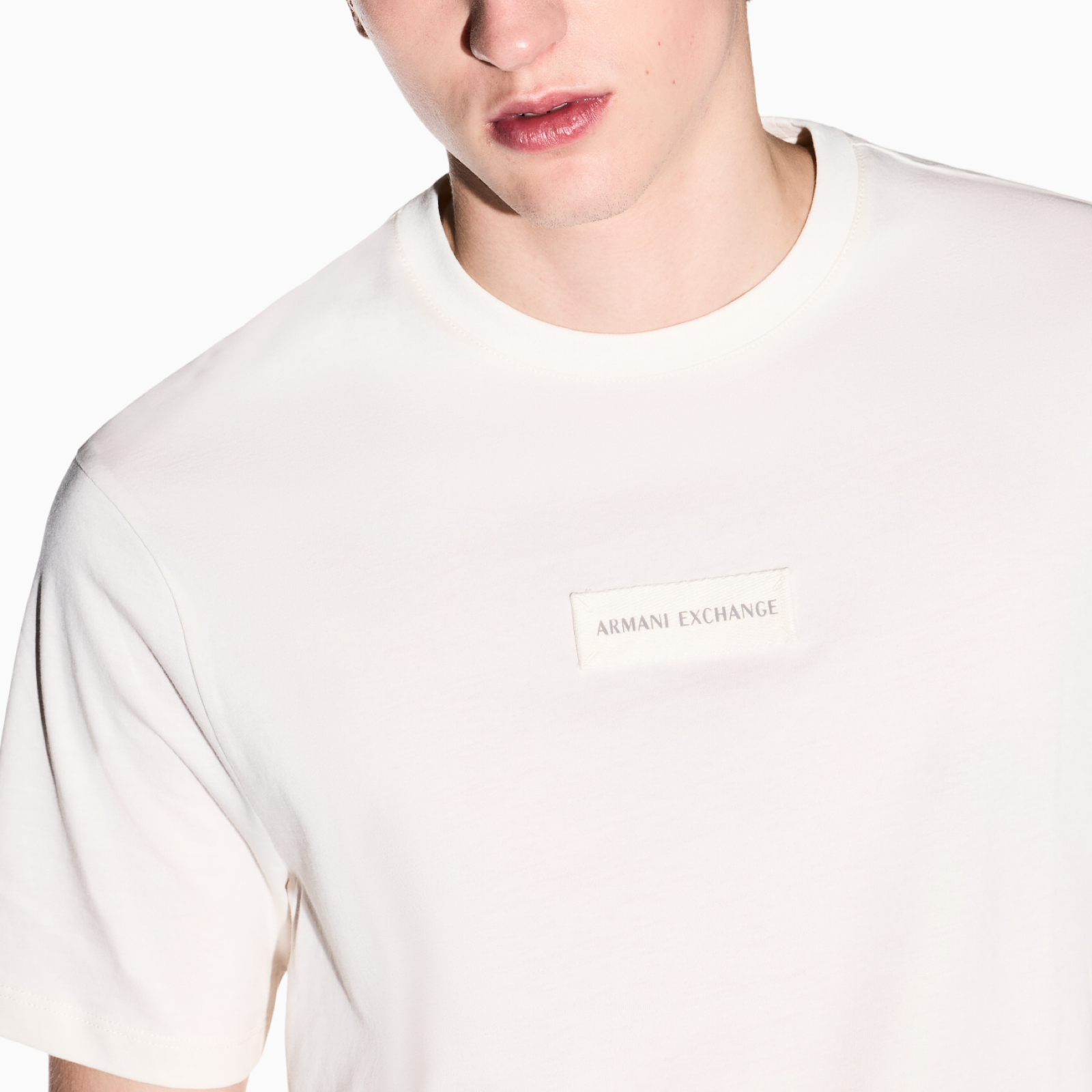 Мъжка бяла тениска Armani Exchange Men T-shirt XM002471 AF10356 U1074 Close-Up