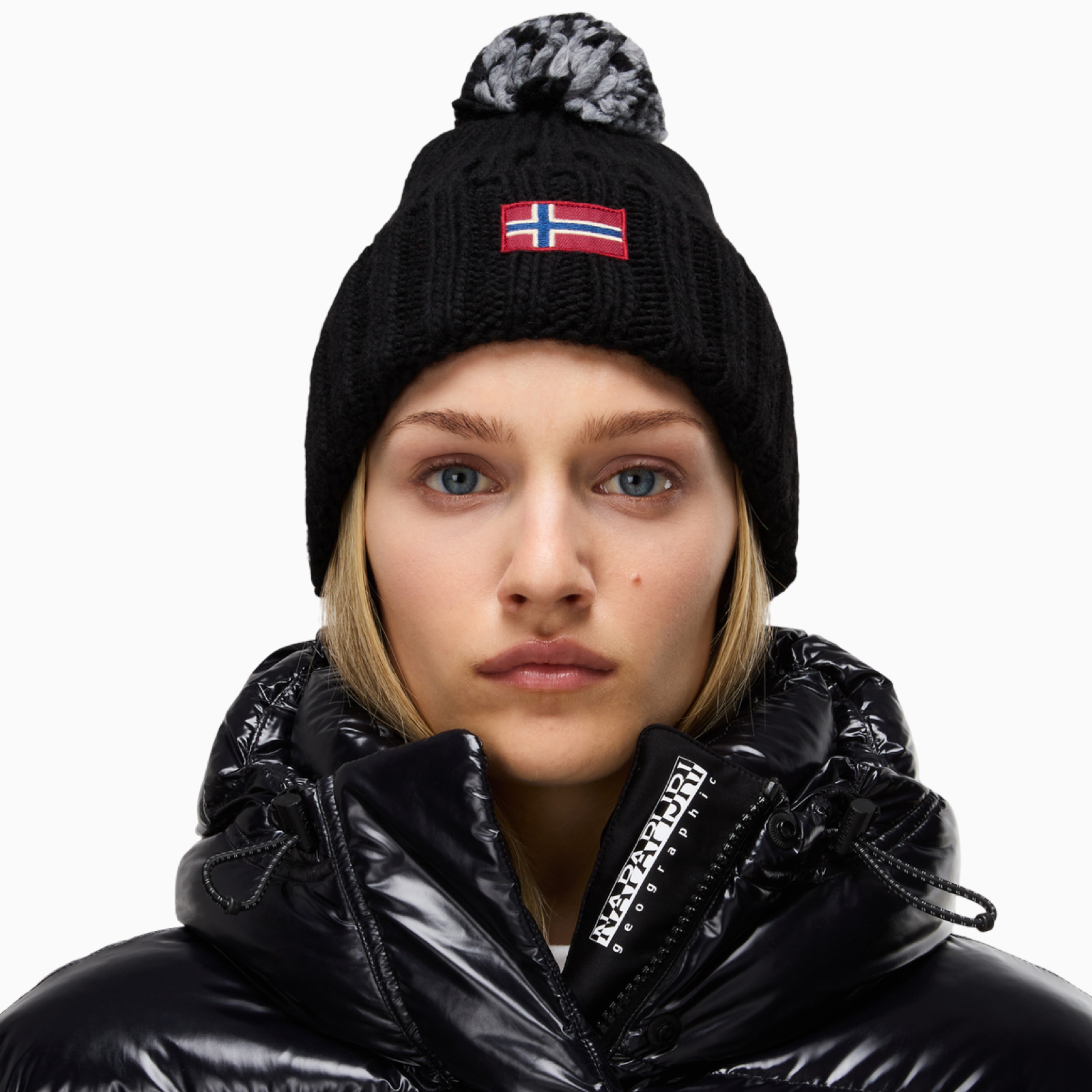 Дамска черна зимна шапка Napapijri Women Hat NP0A4GKC0 Model View