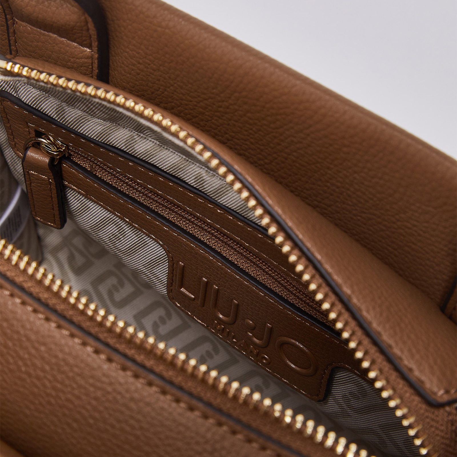 Дамска кафява чанта Liu Jo Women Small Handbag With Charm AA6192 E1012 X0742 Inside View