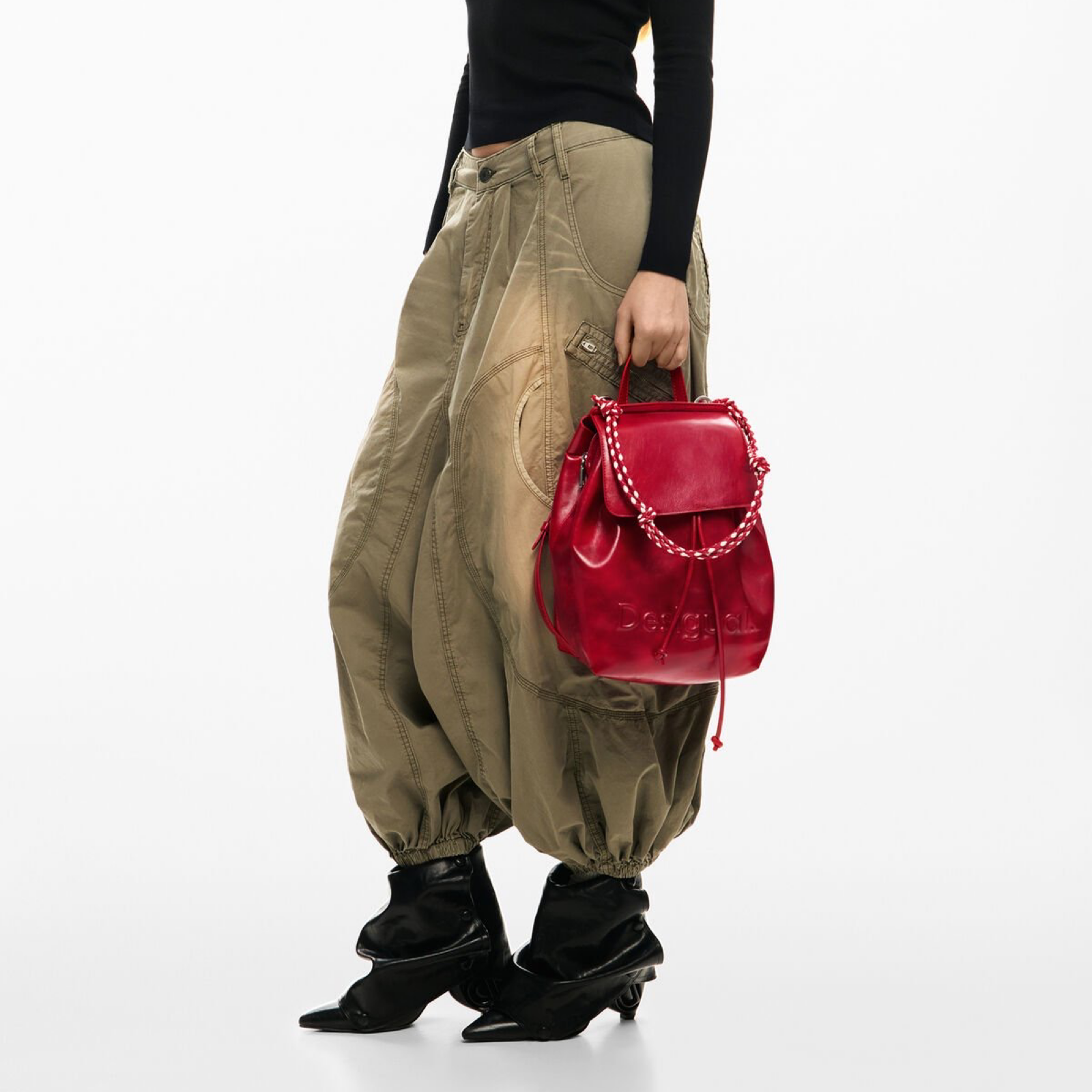 Дамска червена раница Desigual Women Rucksack 26SAKP20 3000U Hand View