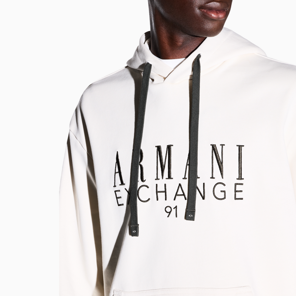 Armani Exchange ανδρικό φούτερ XM003429 AF10830 U0007 – Λευκό – Κοντινή λήψη