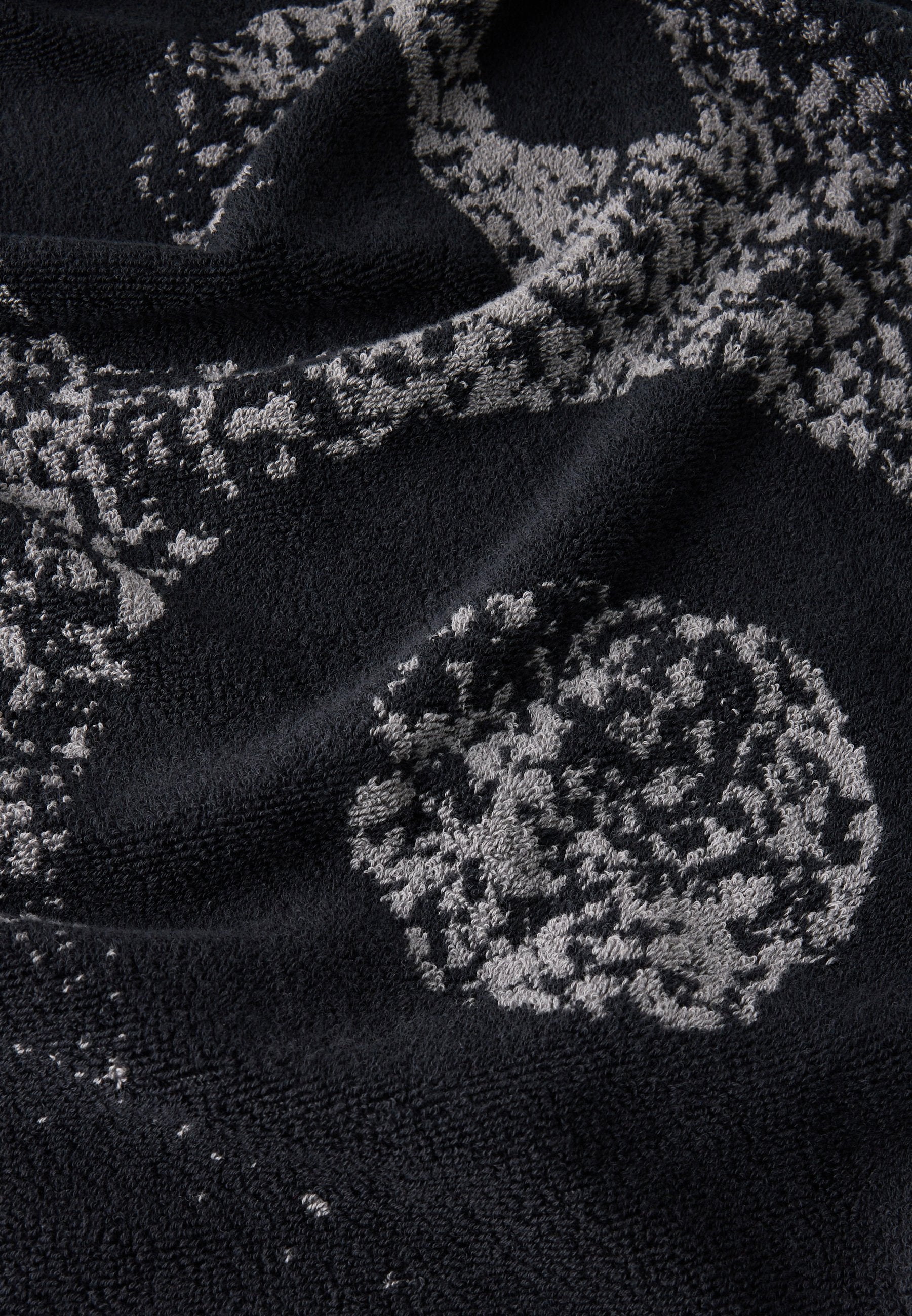 Черна плажна кърпа Hugo Beach Towel 50561230 001 Close-Up