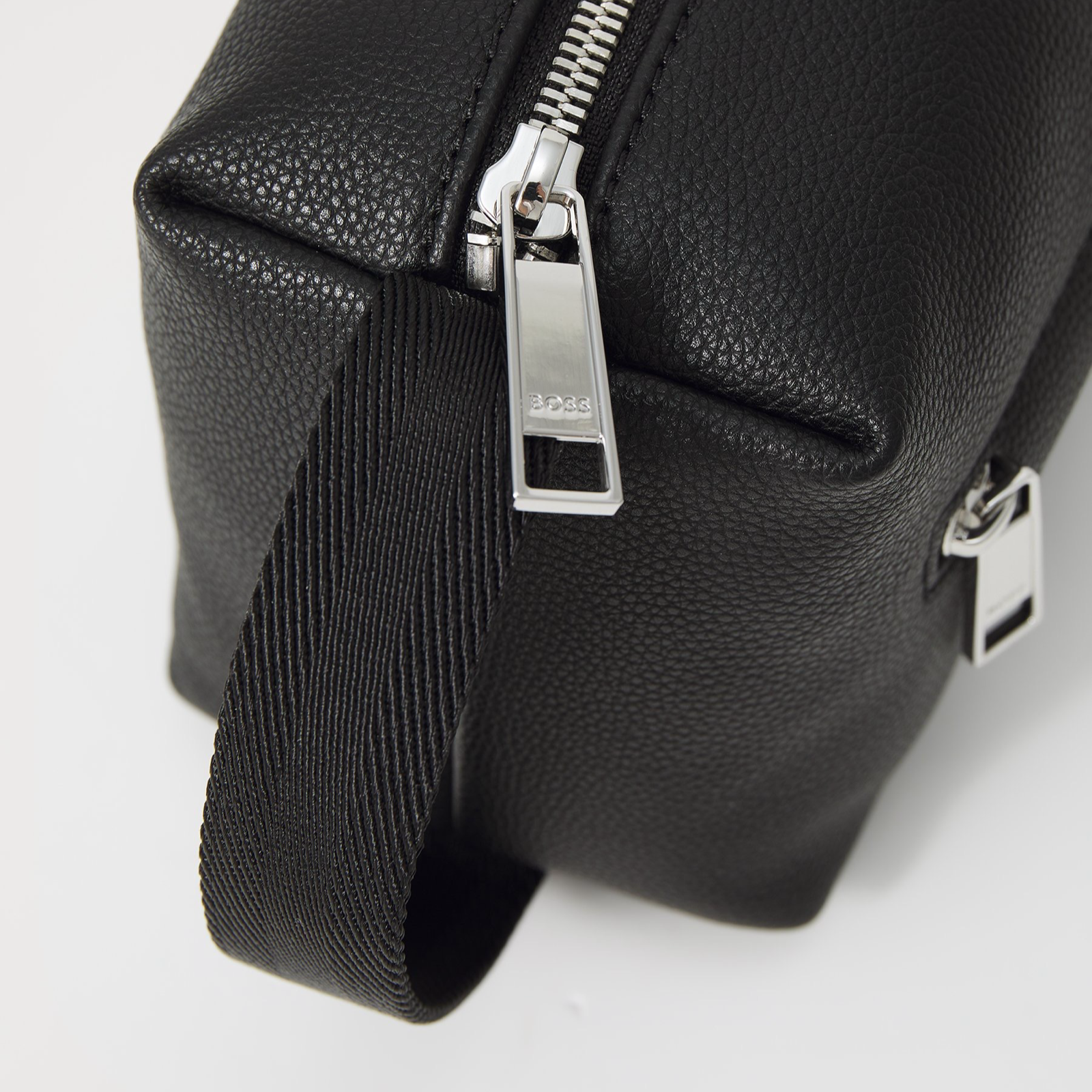 Мъжка козметична чанта Boss Men Wash Bag 50537003 001 Close-Up