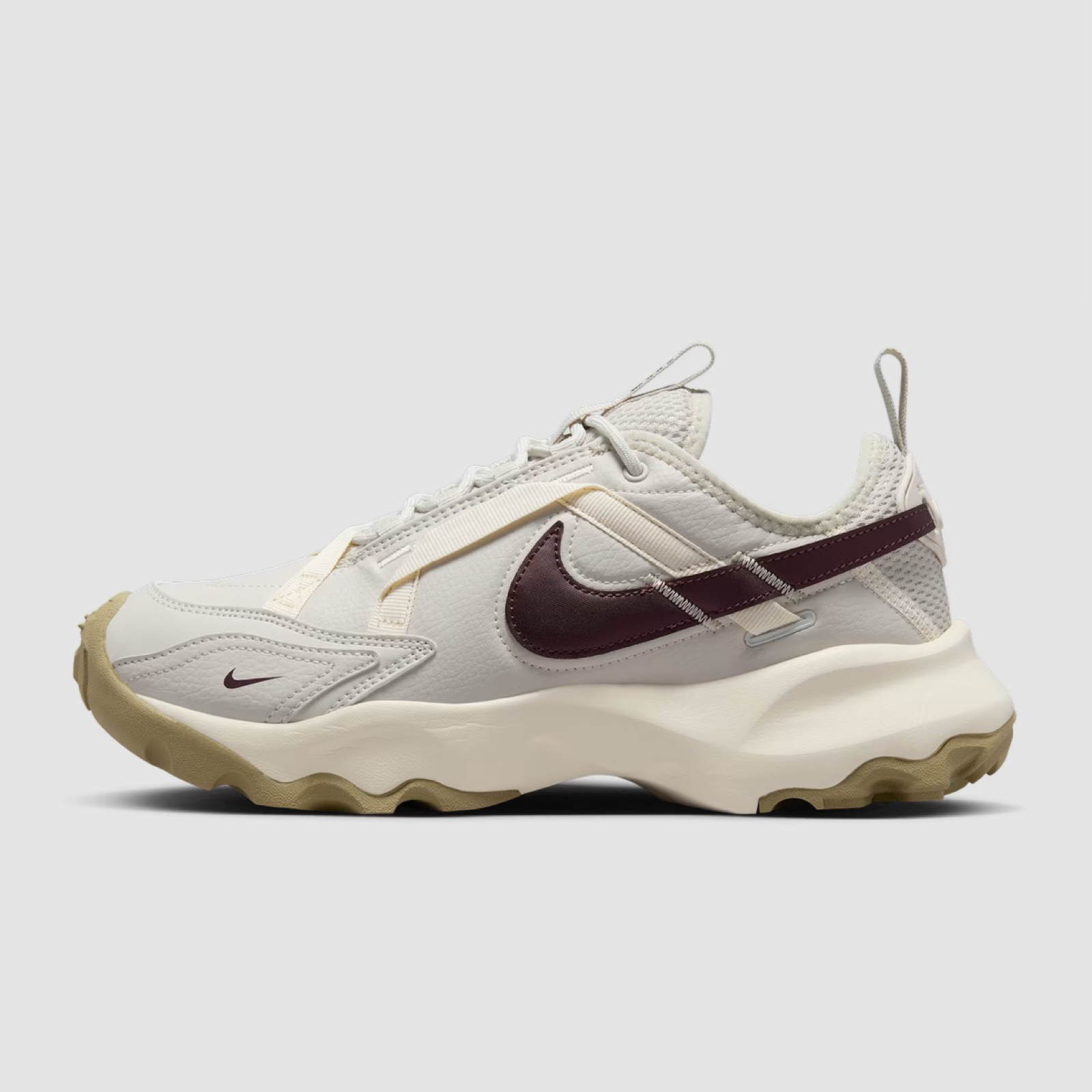 Дамски маратонки Nike TC 7900 Women Sneakers DD9682-003 Lateral View